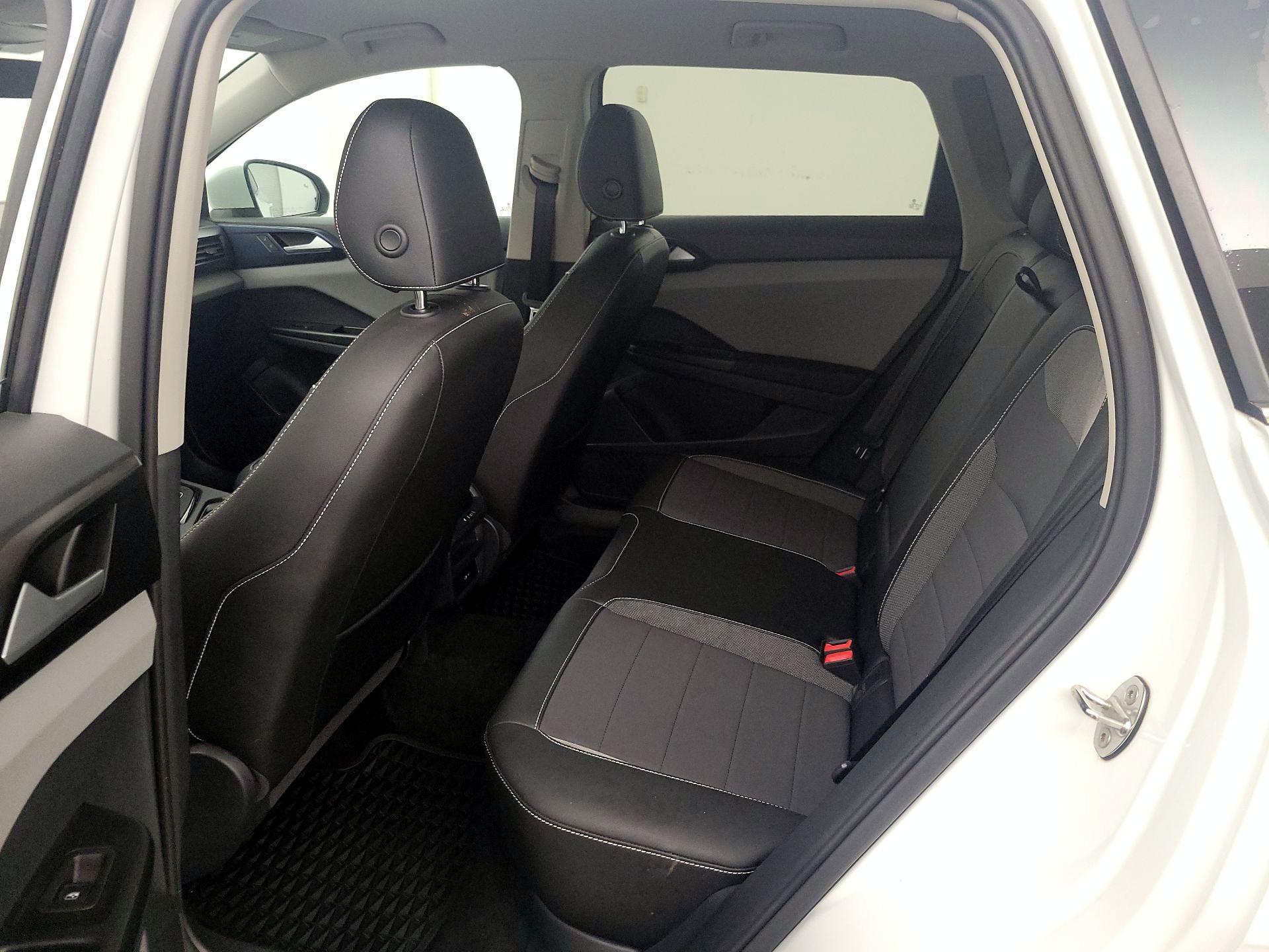 Thumbnail: 2023 Volkswagen Taos - 19