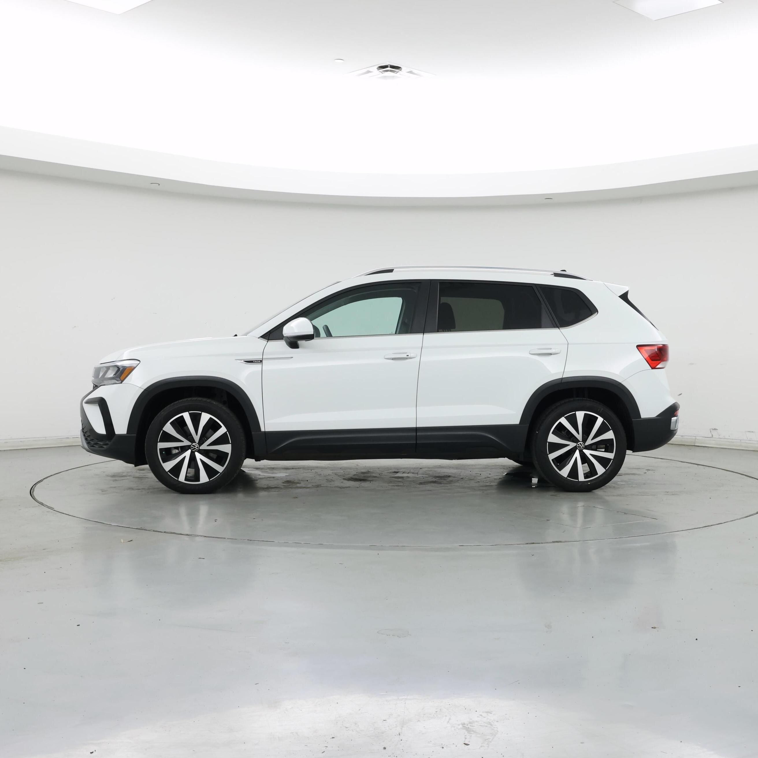 Thumbnail: 2023 Volkswagen Taos - 3