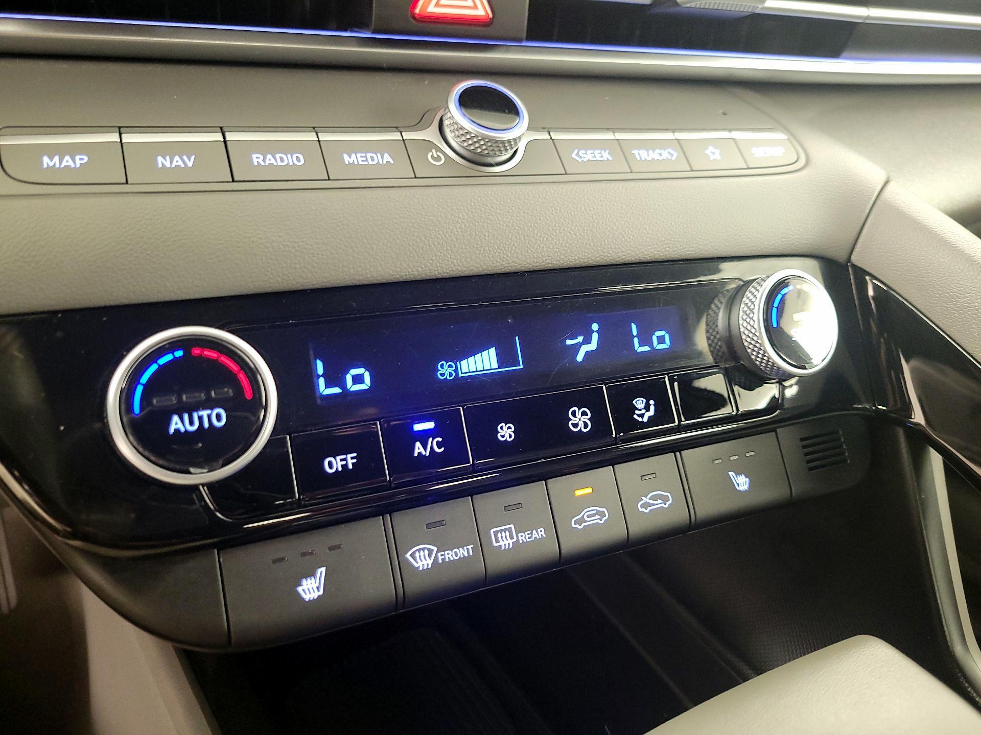 Thumbnail: 2024 Hyundai Elantra - 17