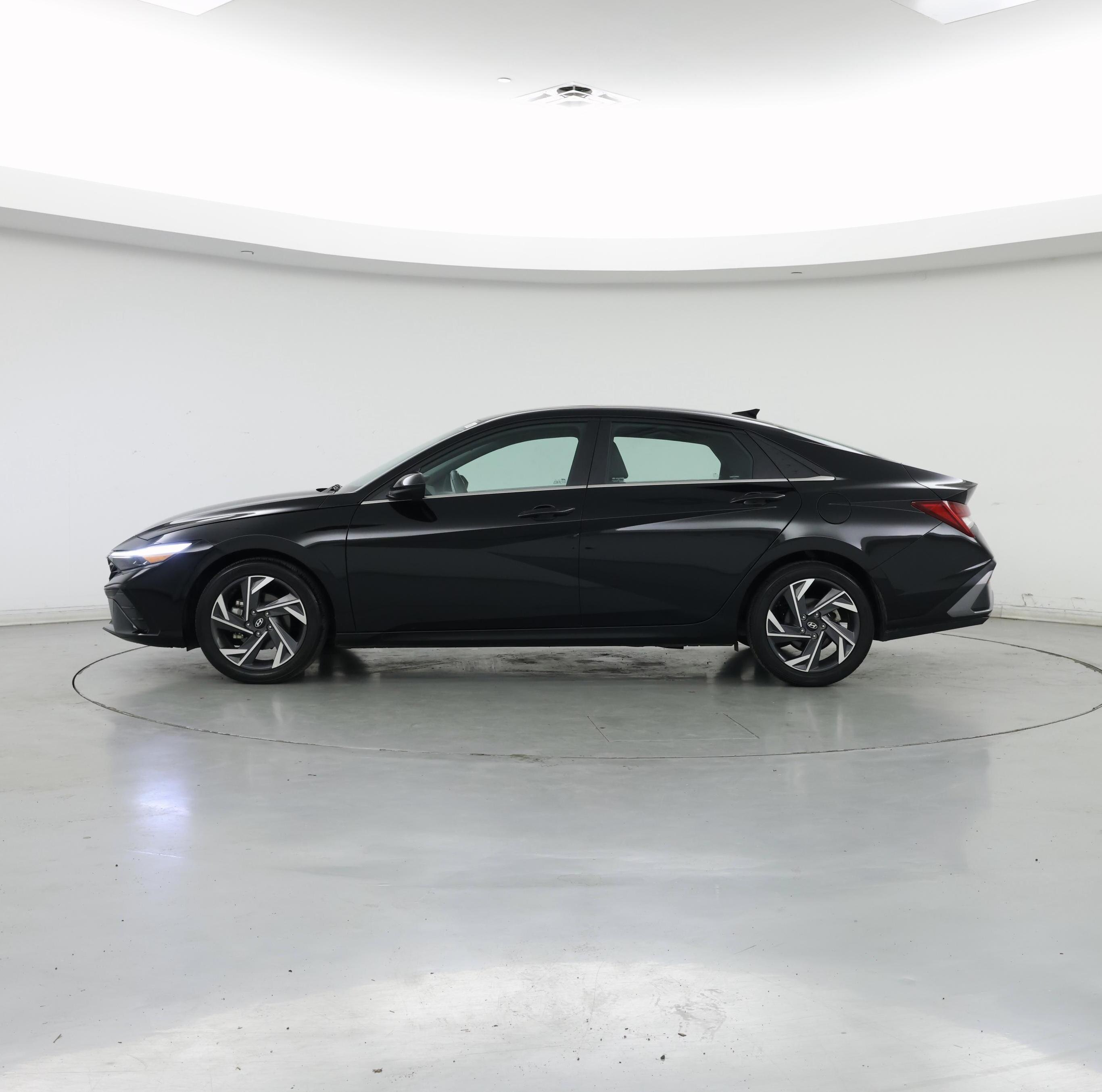 Thumbnail: 2024 Hyundai Elantra - 3