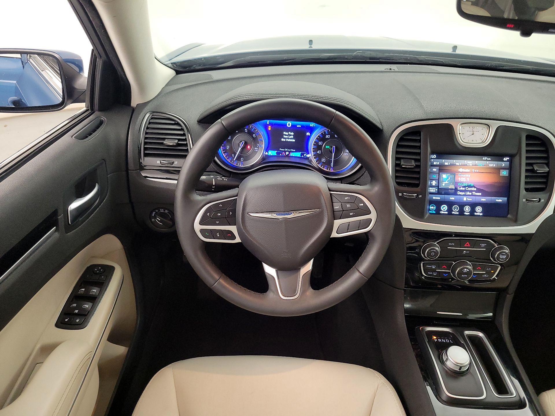 Thumbnail: 2023 Chrysler 300 - 10