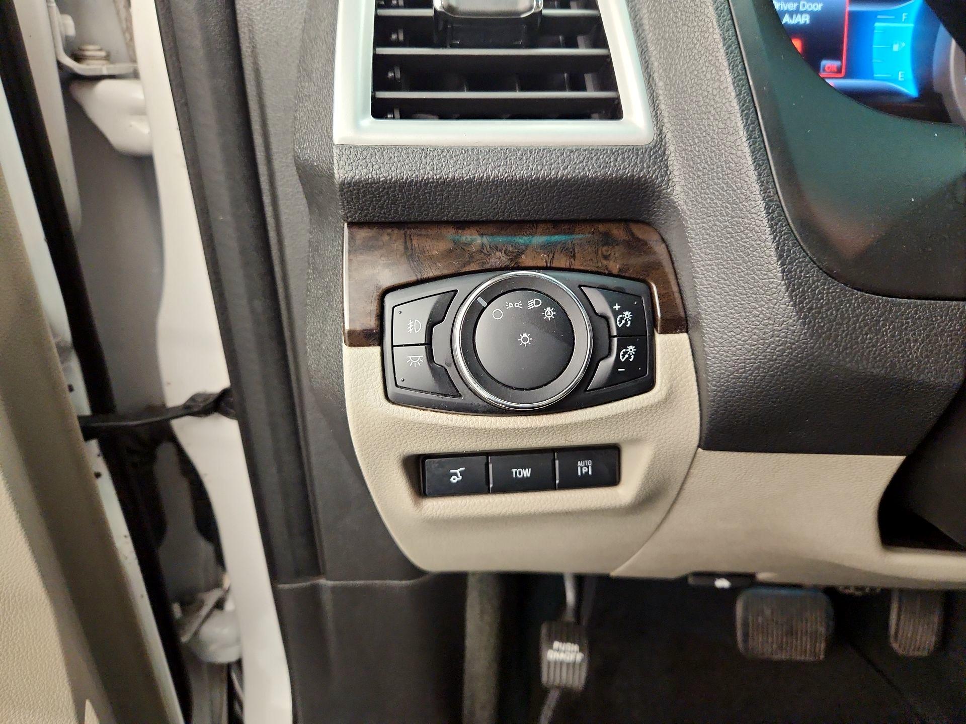 Thumbnail: 2014 Ford Explorer - 13