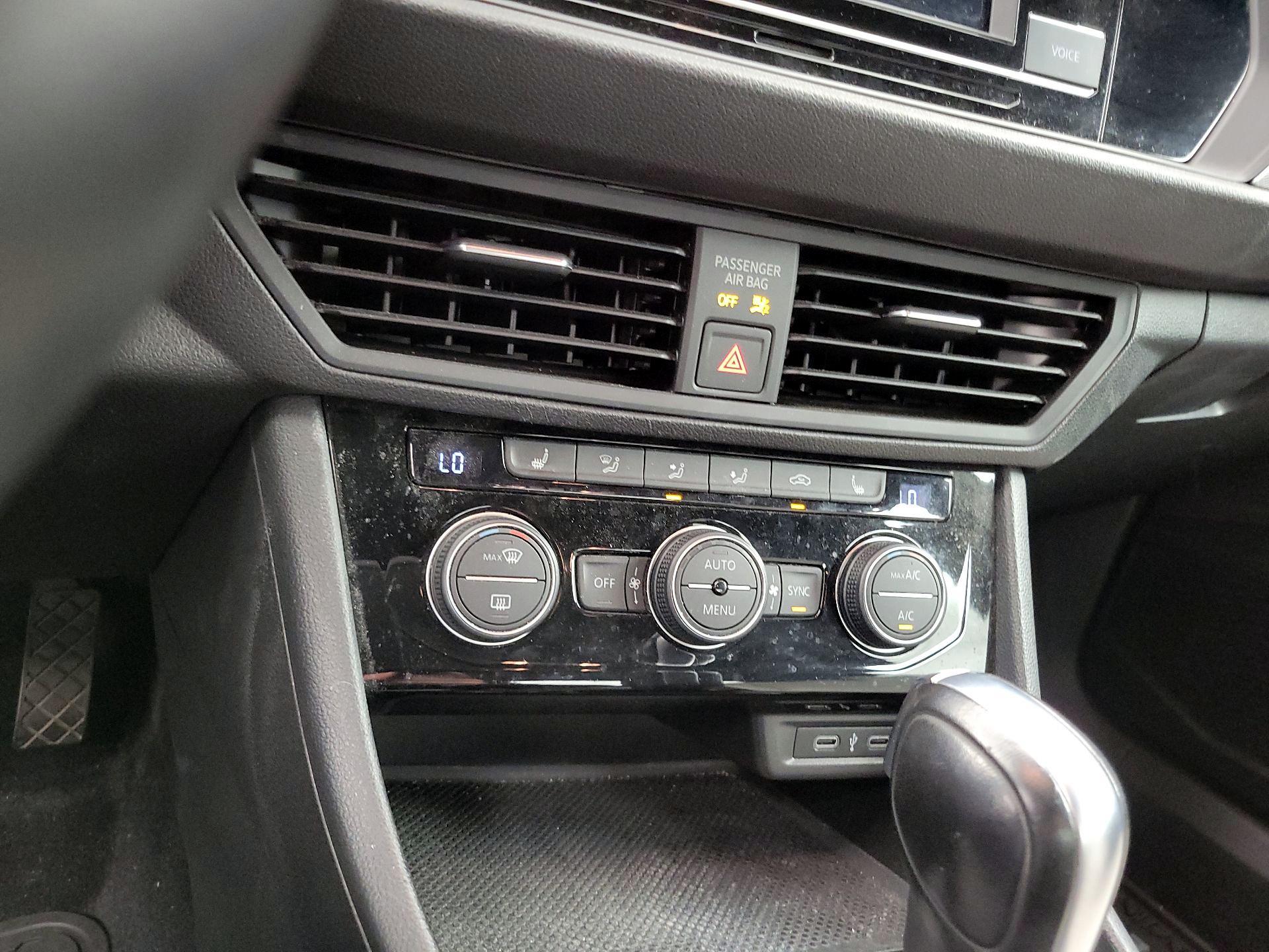 Thumbnail: 2020 Volkswagen Jetta - 16