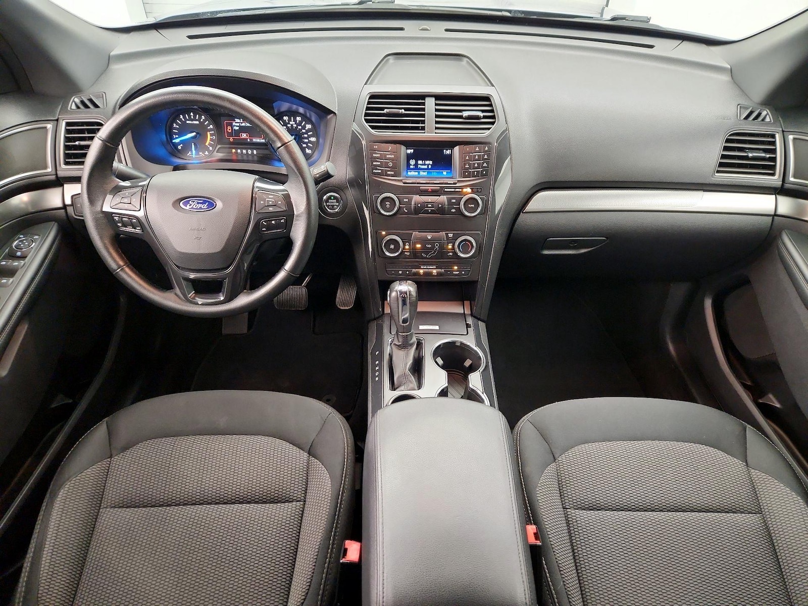 2019 Ford Explorer XLT - Photo 10