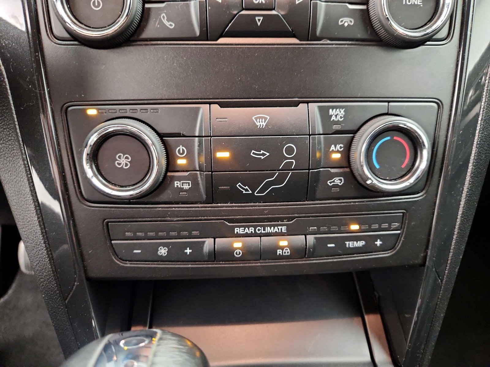 2019 Ford Explorer XLT - Photo 17