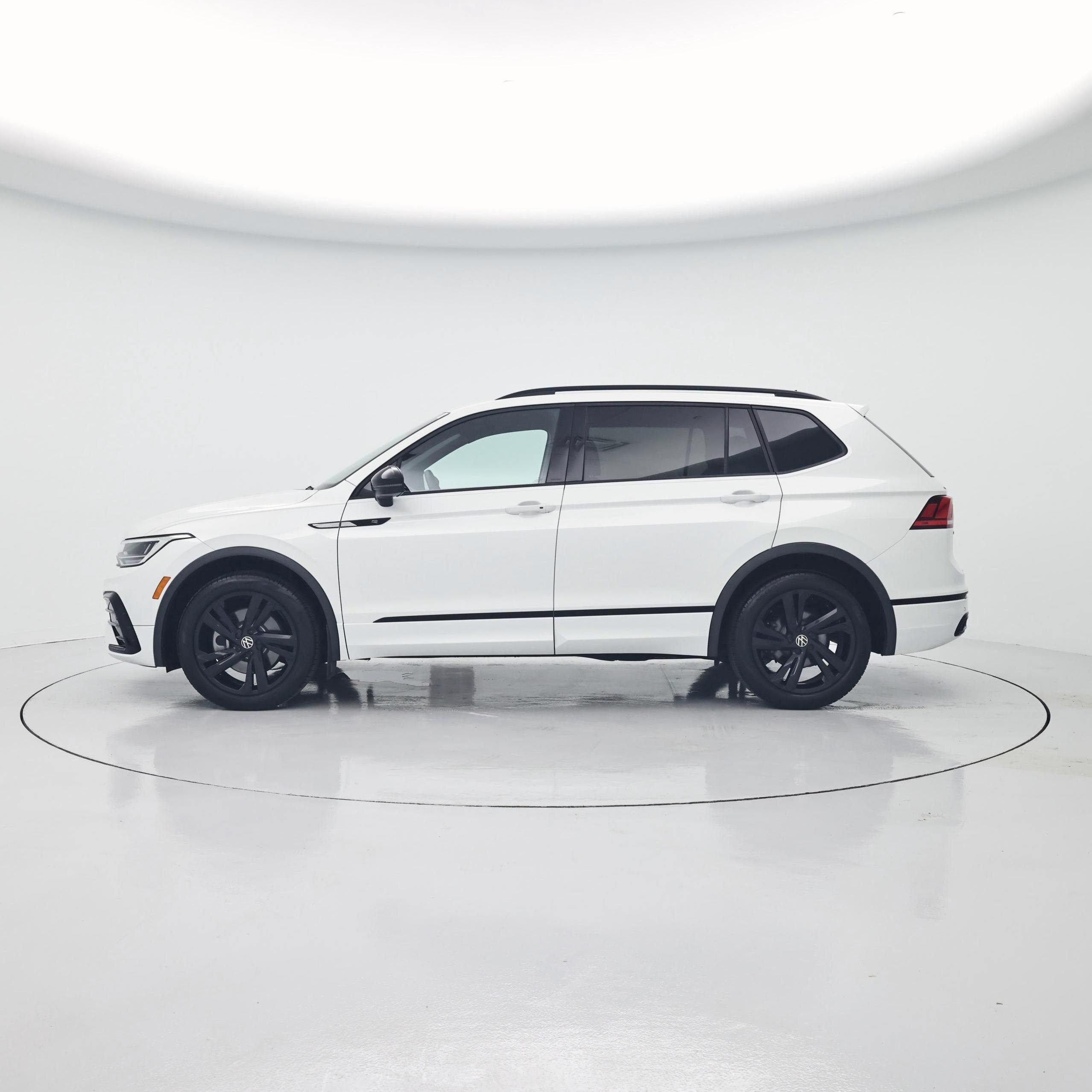 Thumbnail: 2024 Volkswagen Tiguan - 3