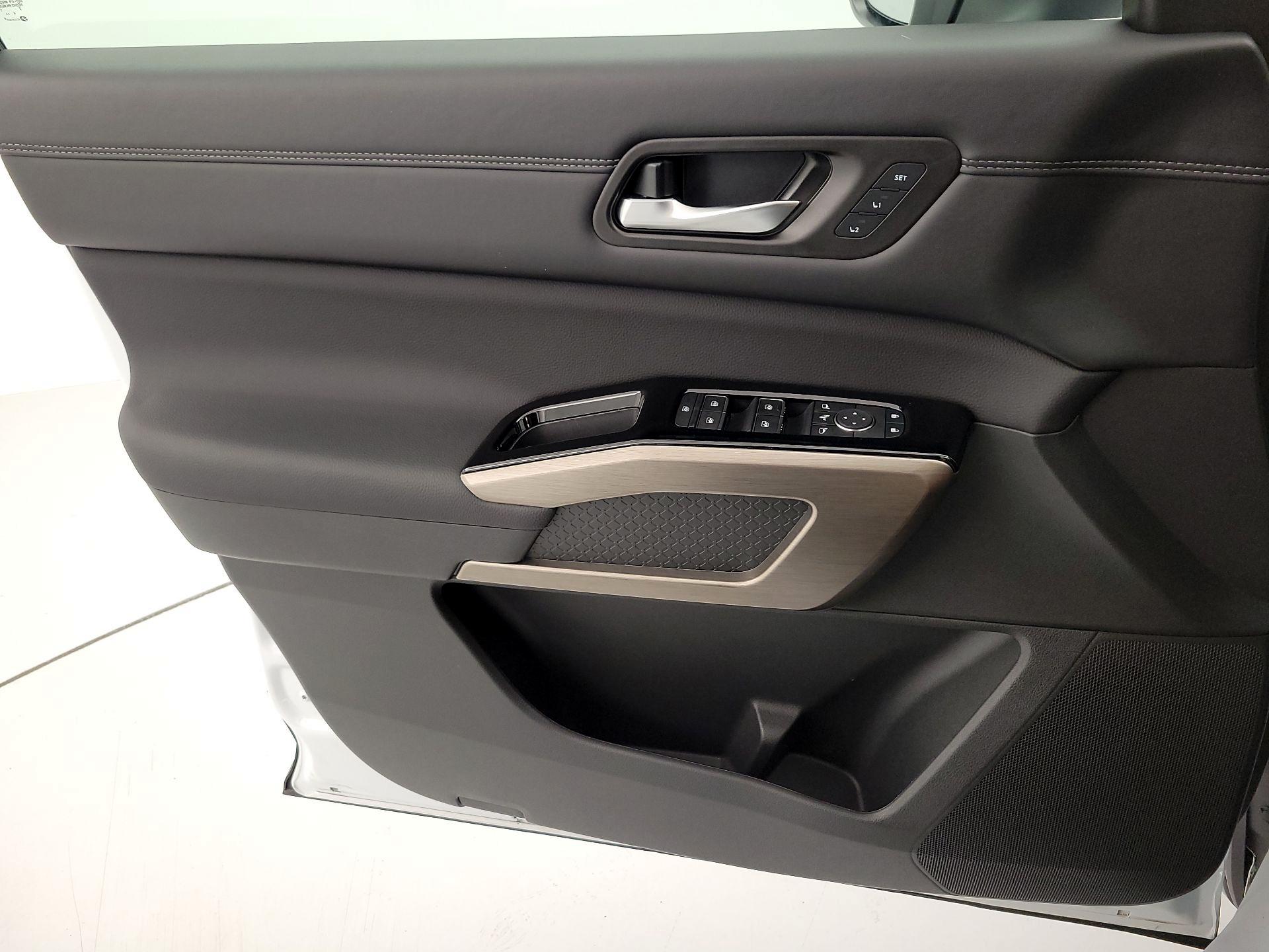 Thumbnail: 2025 Nissan Pathfinder - 12