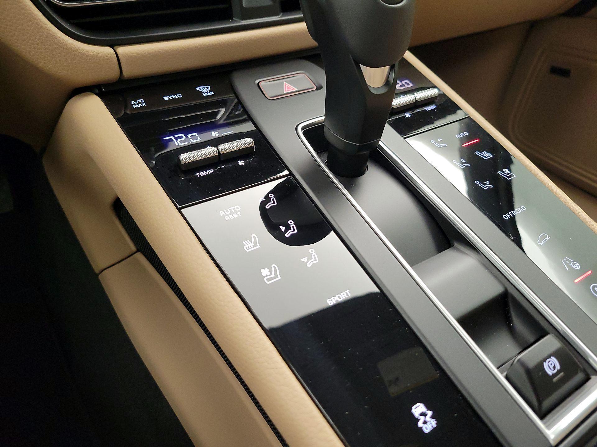Thumbnail: 2025 Porsche Macan - 17