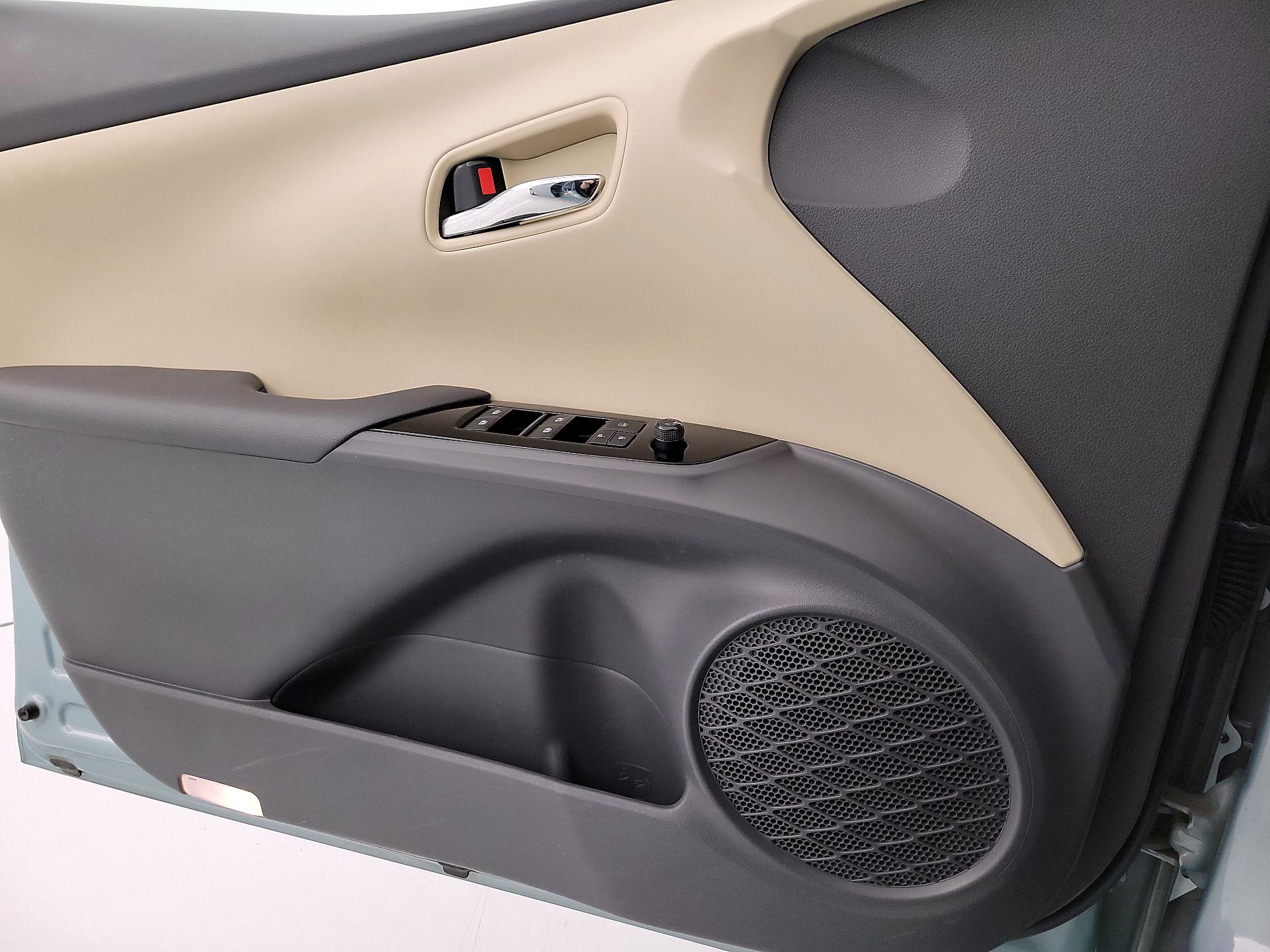 Thumbnail: 2018 Toyota Prius - 12