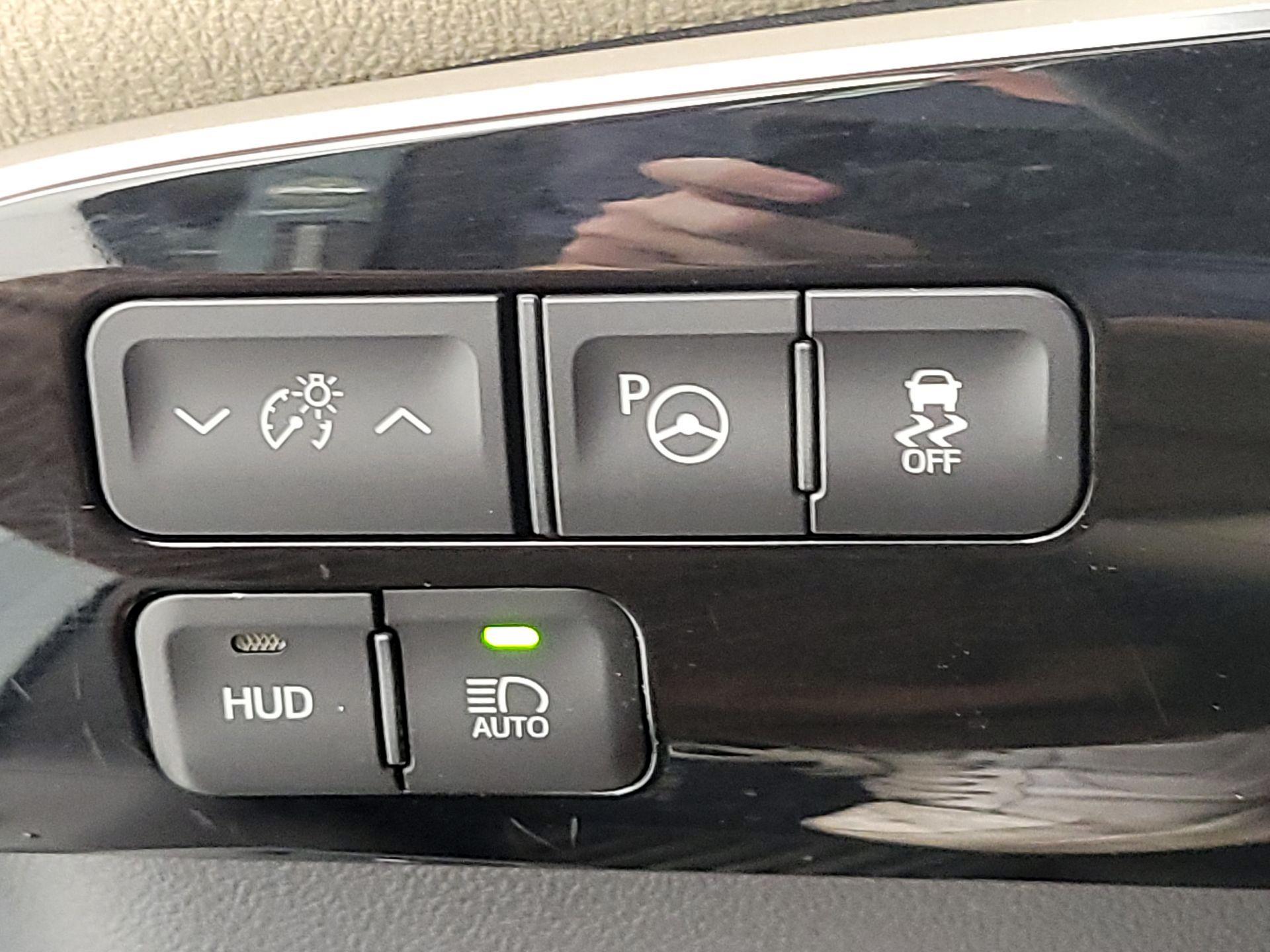 Thumbnail: 2018 Toyota Prius - 13