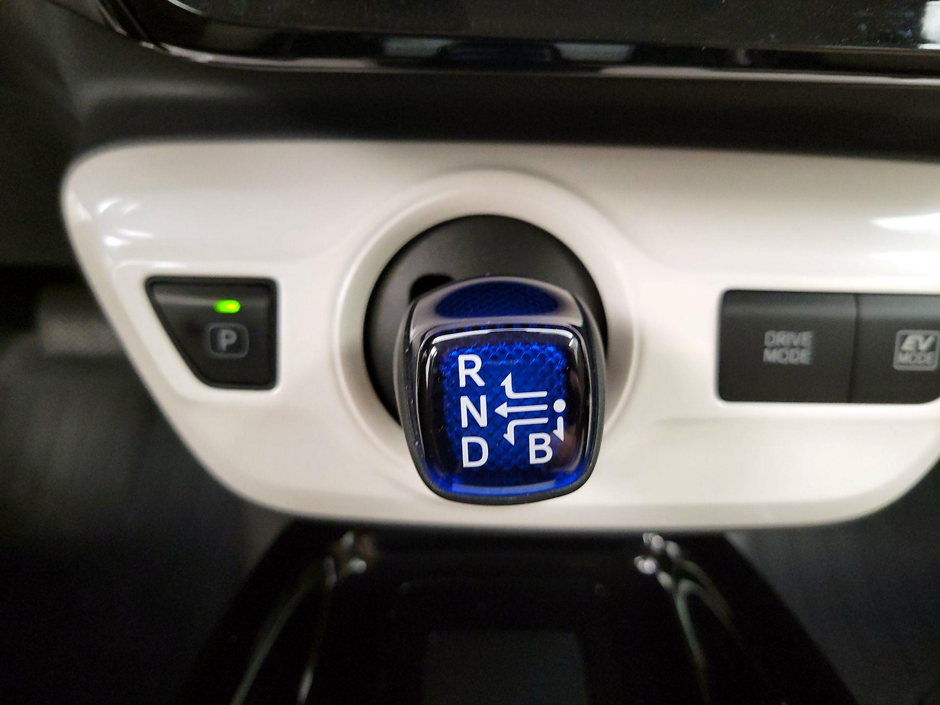 Thumbnail: 2018 Toyota Prius - 18