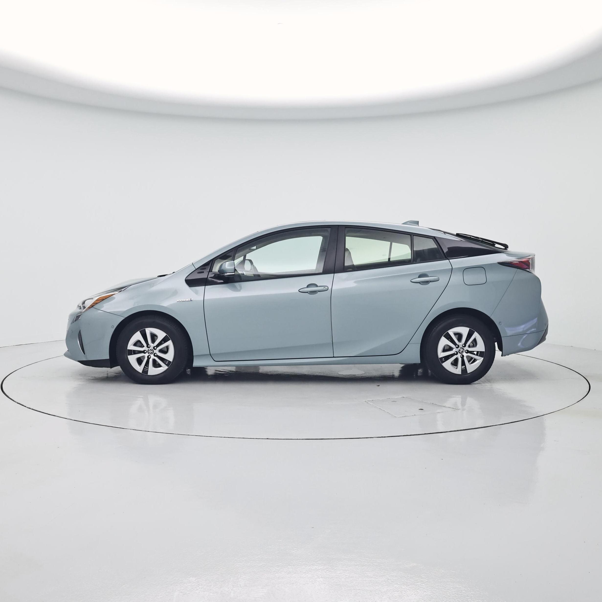 Thumbnail: 2018 Toyota Prius - 3