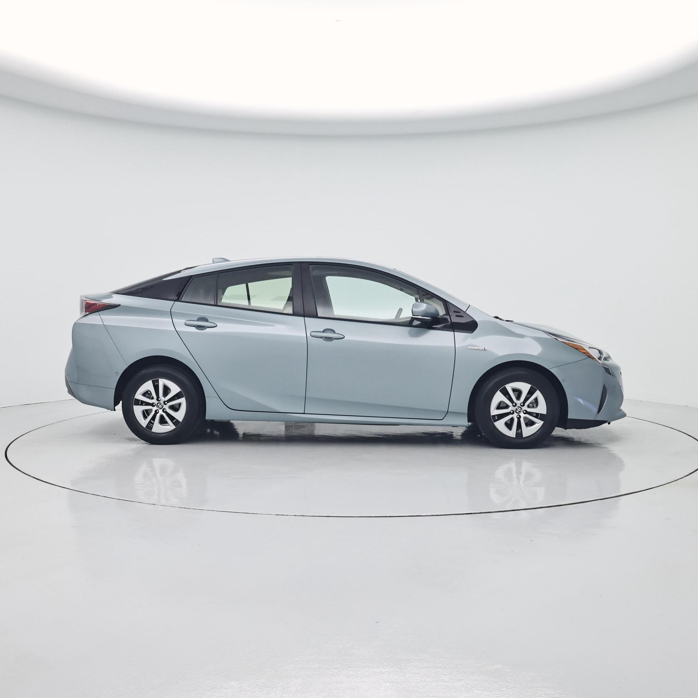 Thumbnail: 2018 Toyota Prius - 7