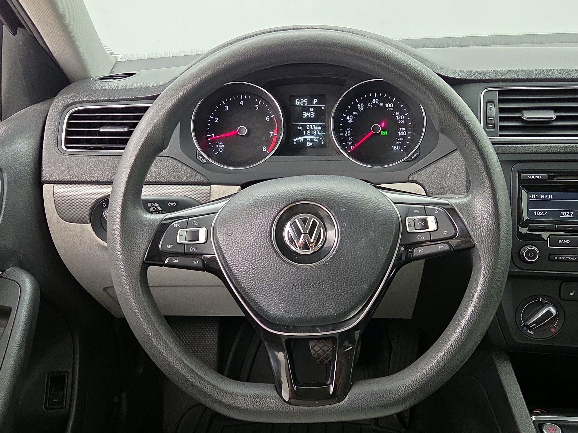 Thumbnail: 2015 Volkswagen Jetta - 10