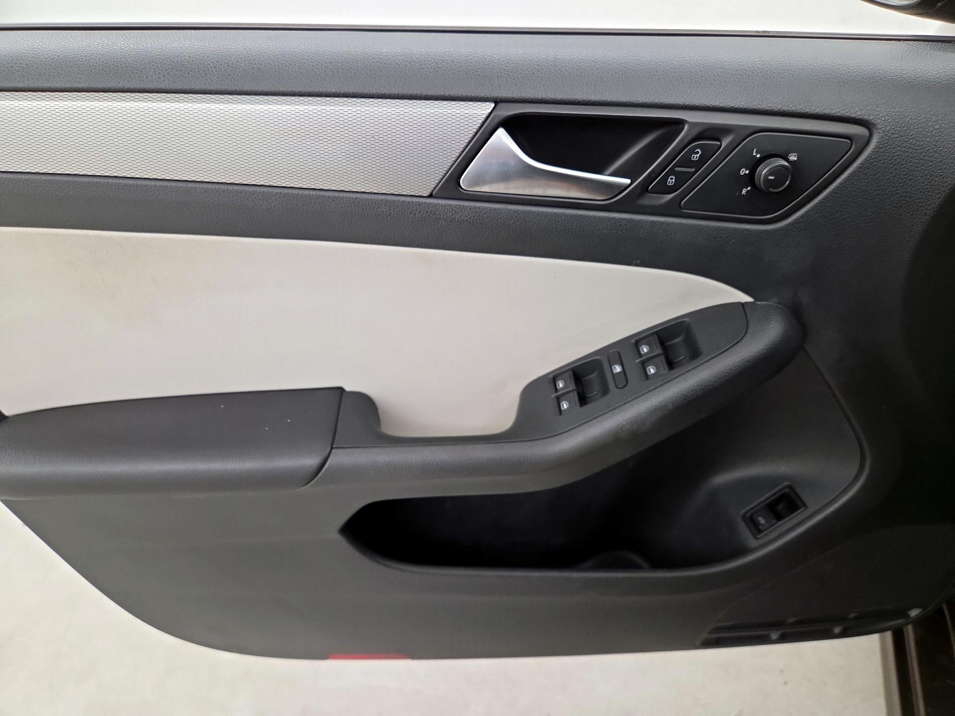Thumbnail: 2015 Volkswagen Jetta - 12