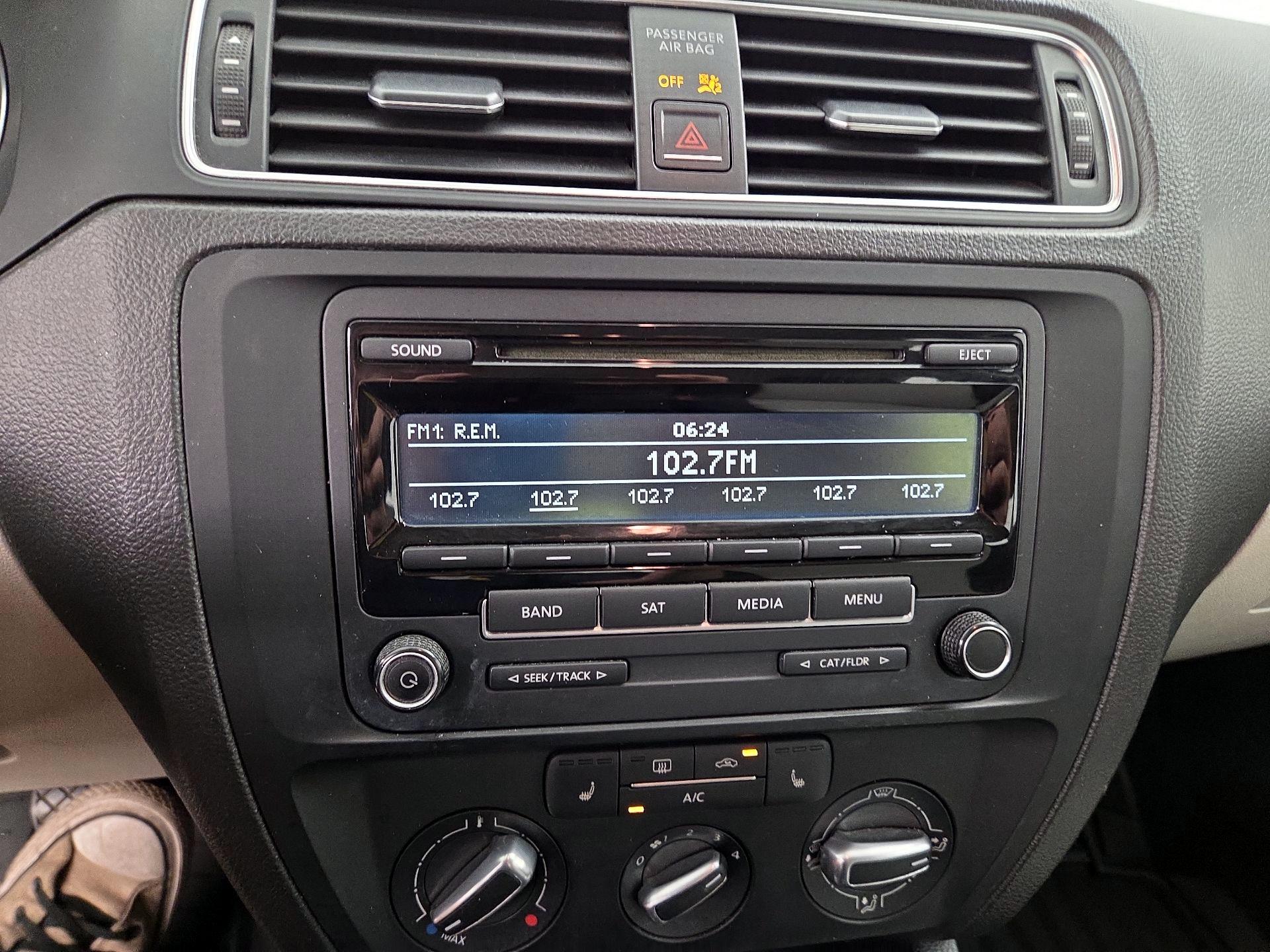 Thumbnail: 2015 Volkswagen Jetta - 14