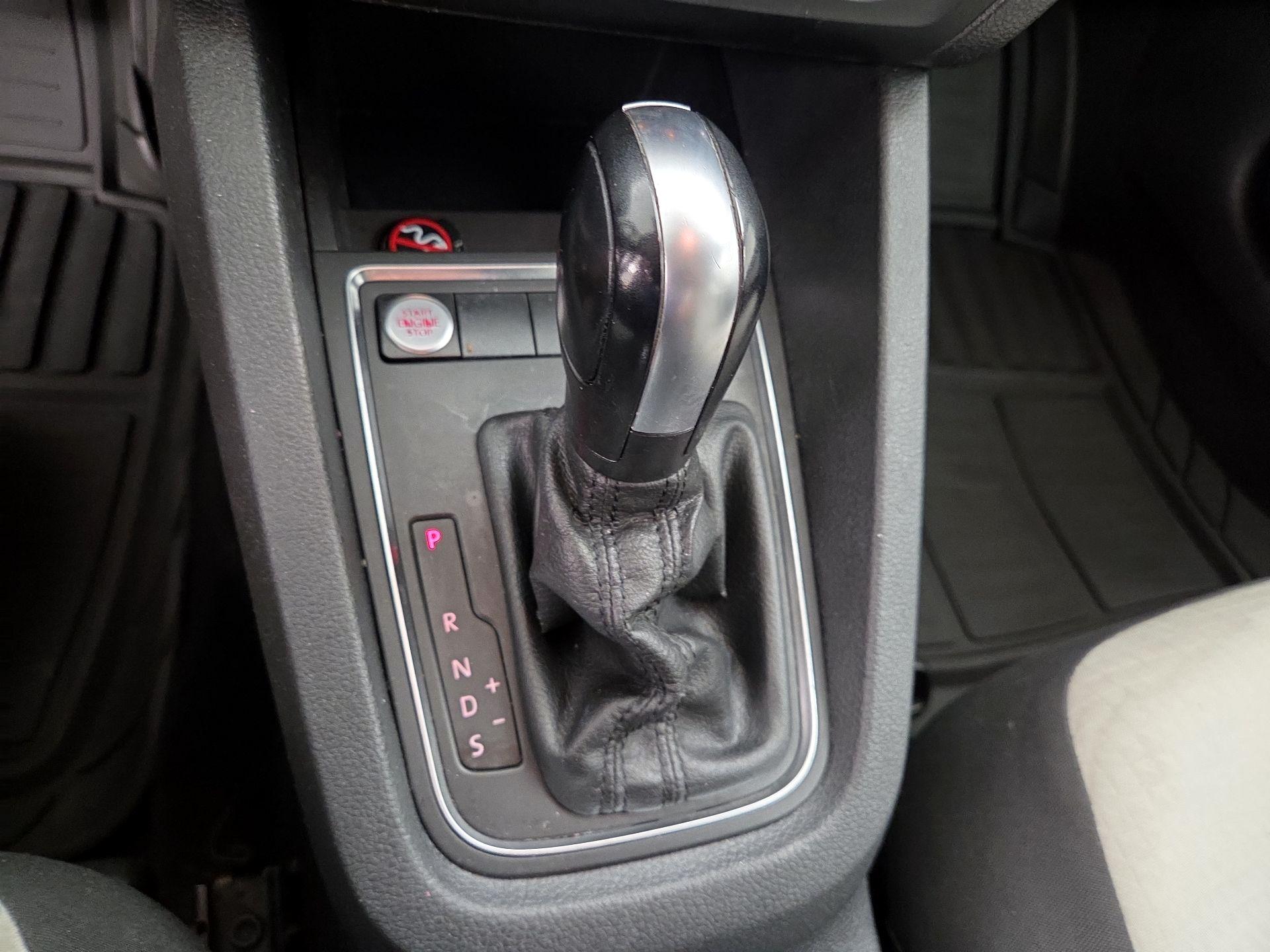 Thumbnail: 2015 Volkswagen Jetta - 16