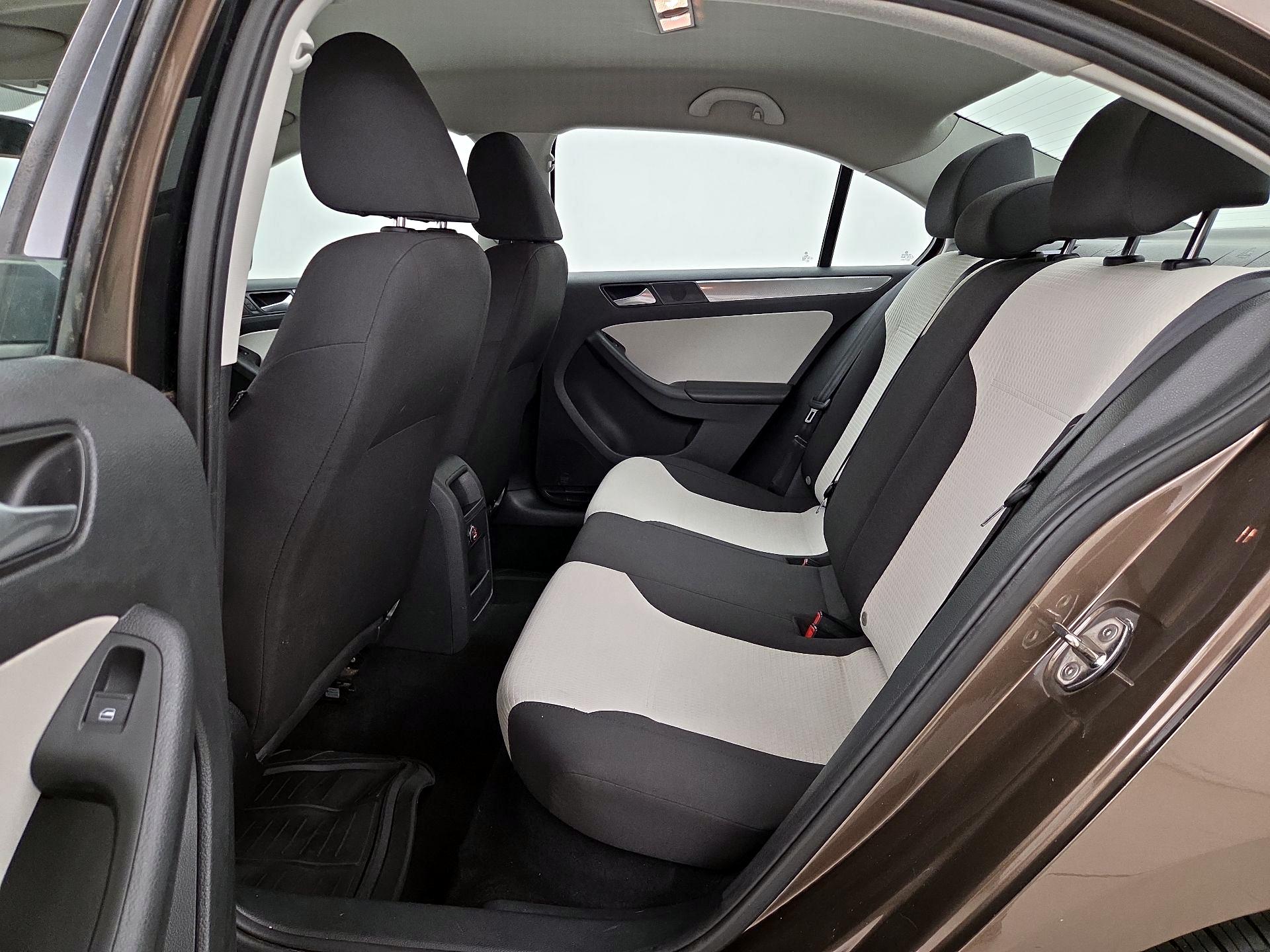 Thumbnail: 2015 Volkswagen Jetta - 18