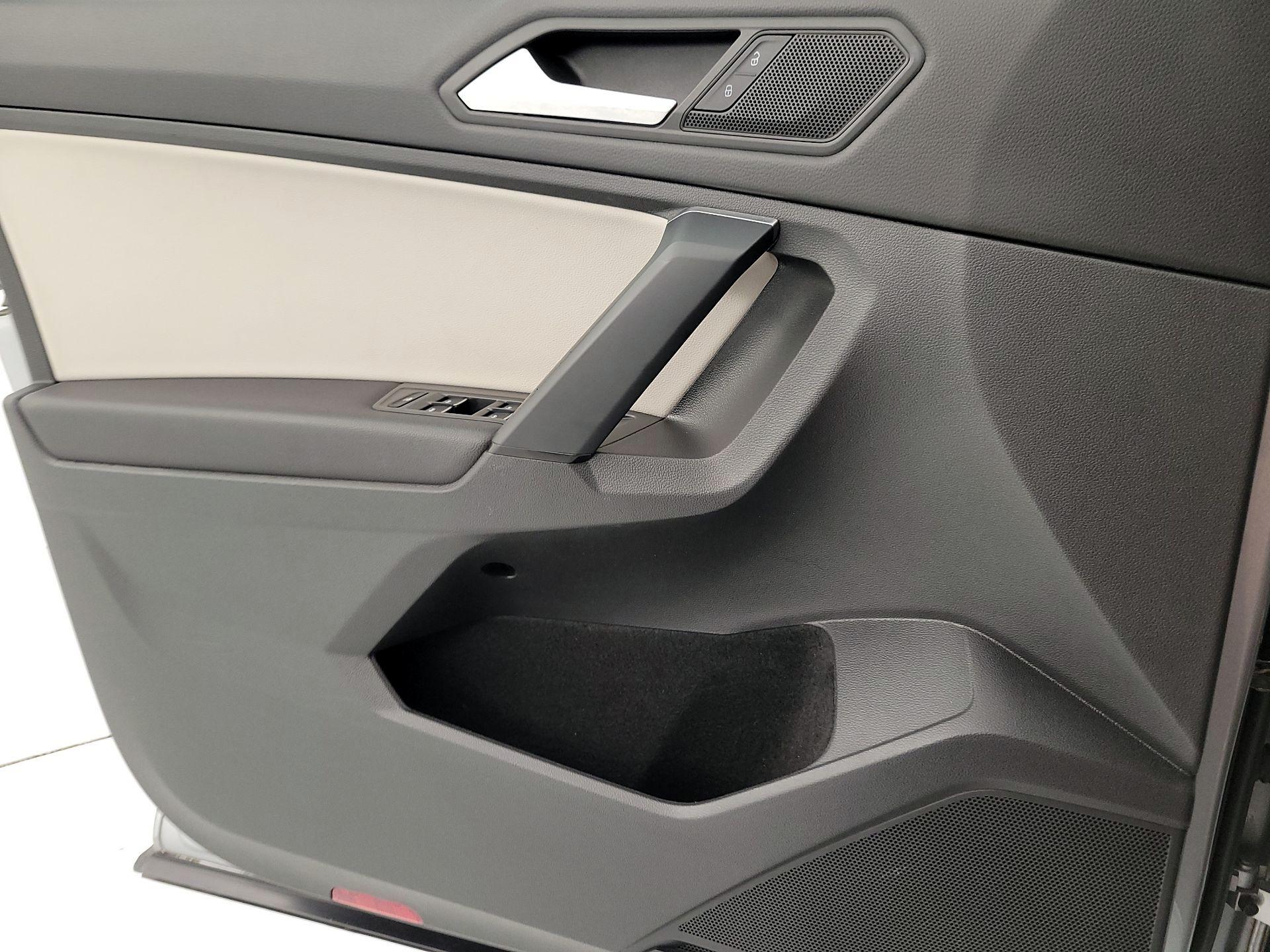 Thumbnail: 2019 Volkswagen Tiguan - 12