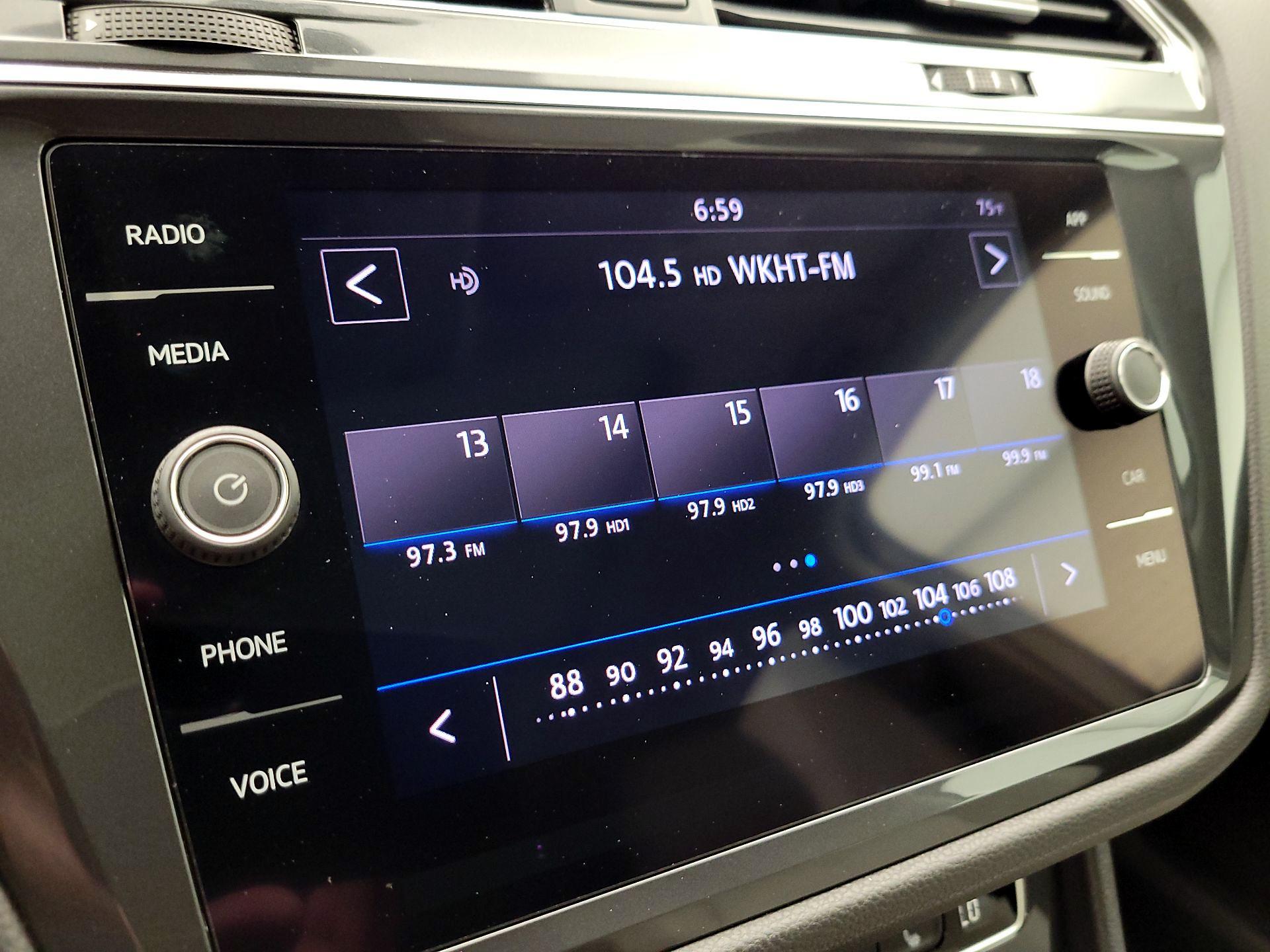 Thumbnail: 2019 Volkswagen Tiguan - 15