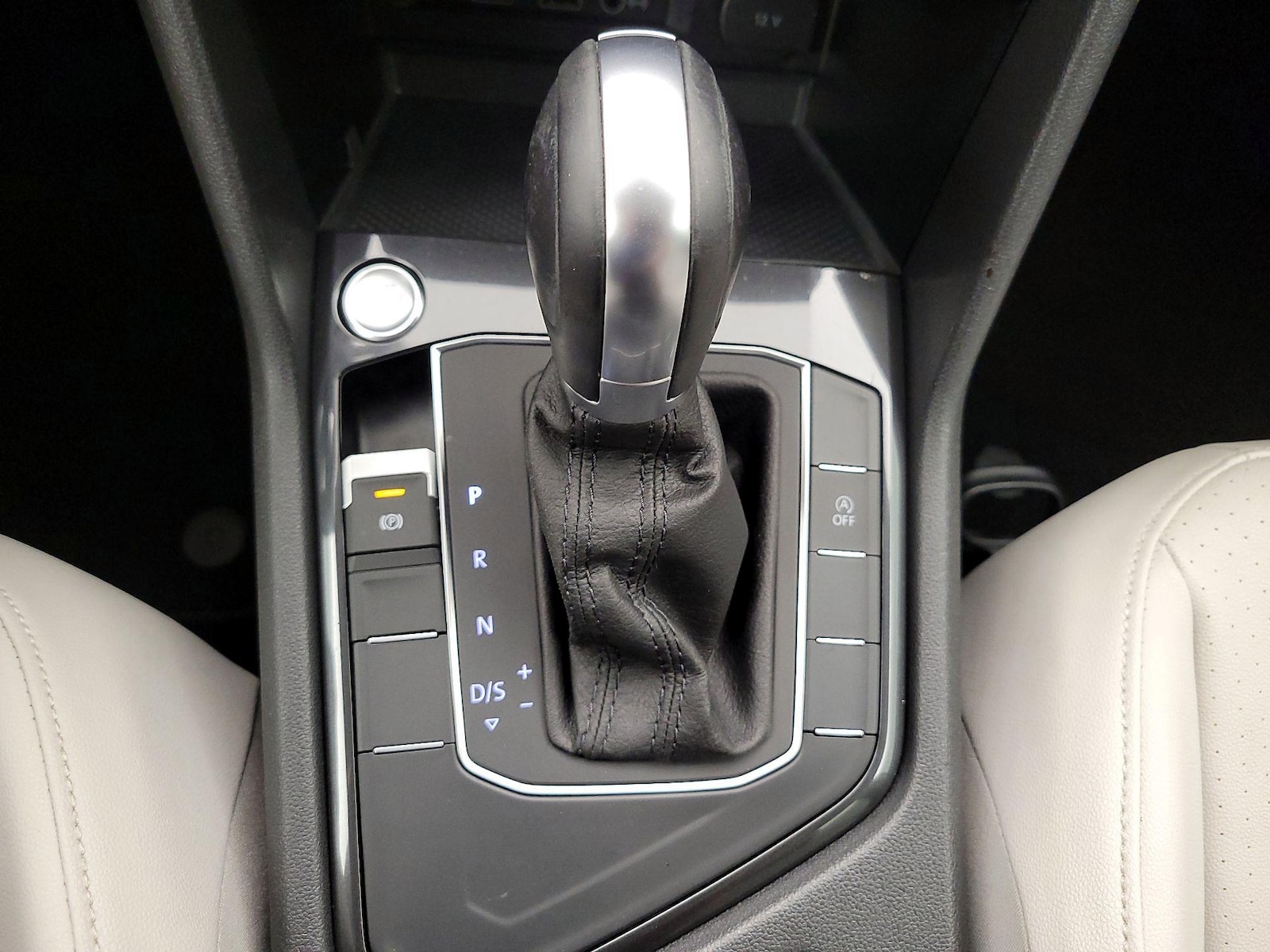 2019 Volkswagen Tiguan SE - Photo 18