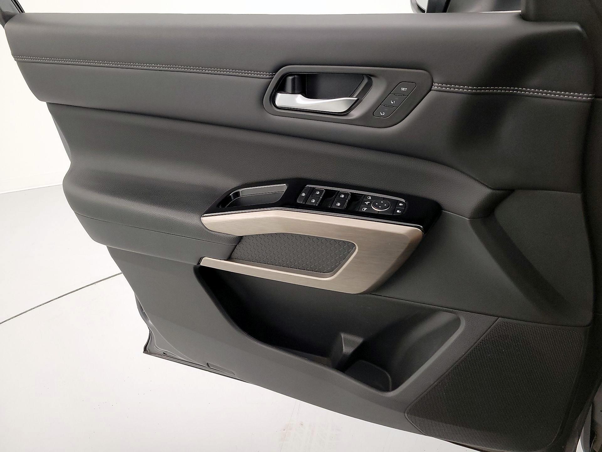 Thumbnail: 2023 Nissan Pathfinder - 12