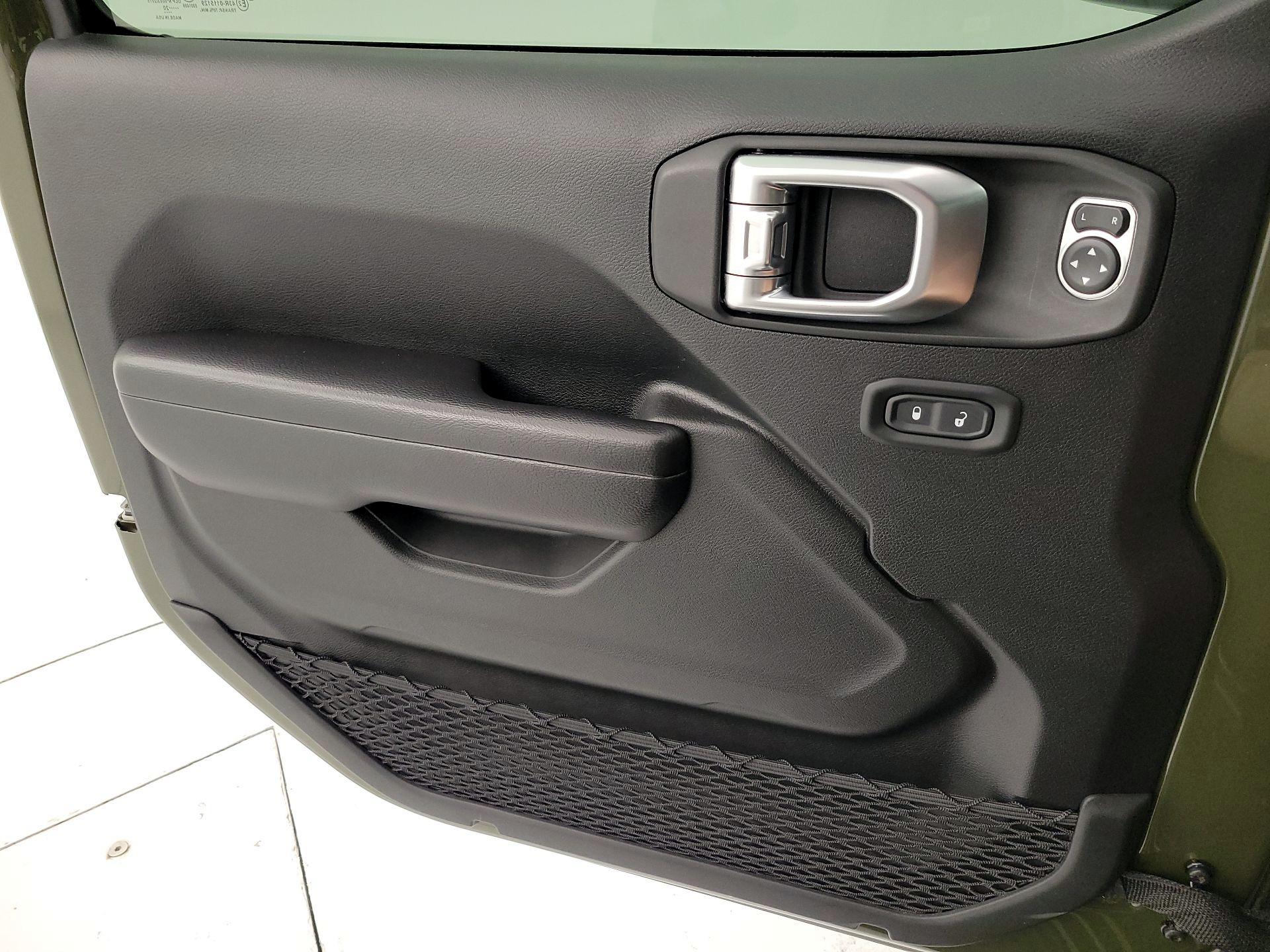 Thumbnail: 2020 Jeep Wrangler - 12