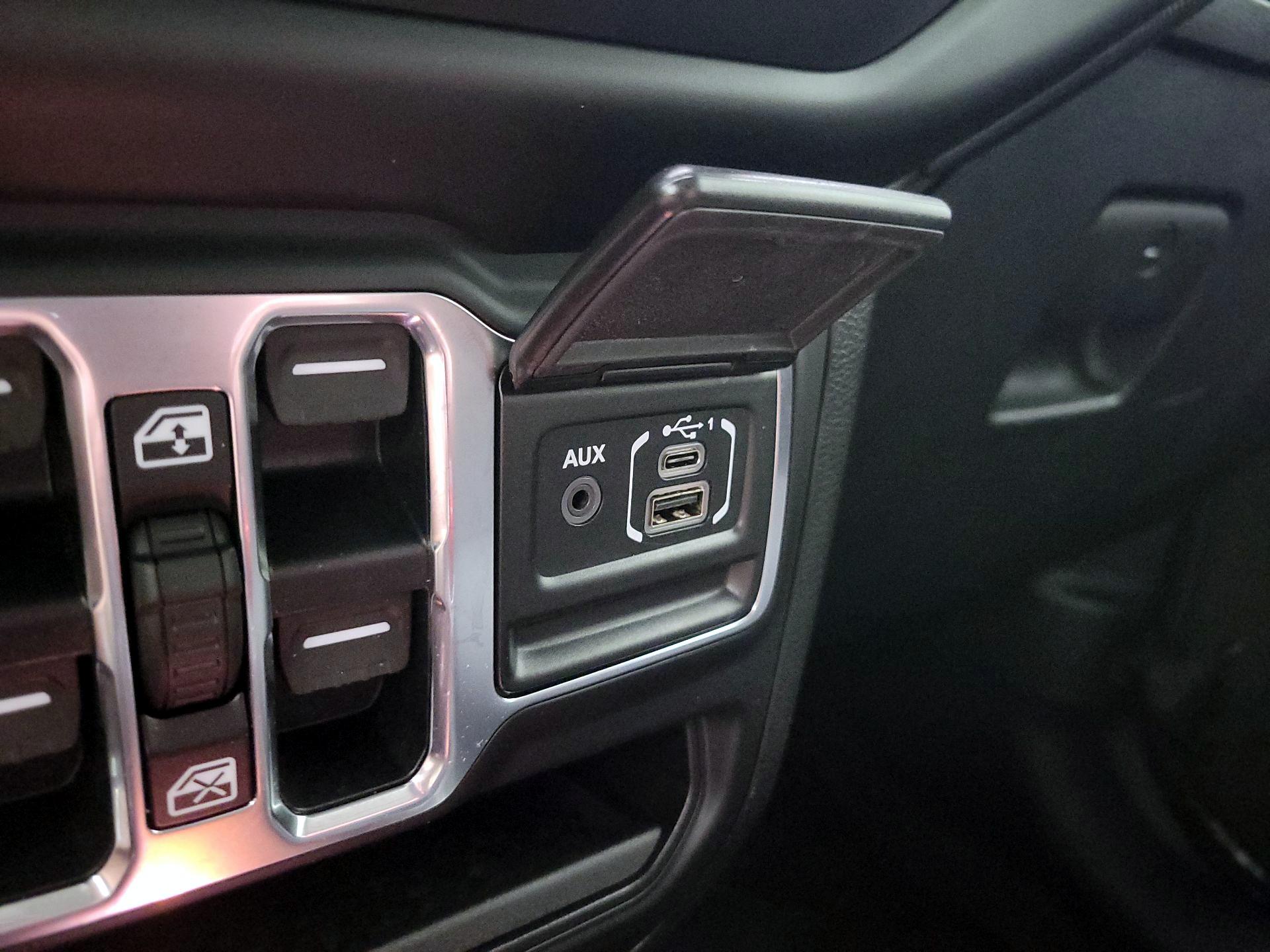 Thumbnail: 2020 Jeep Wrangler - 18