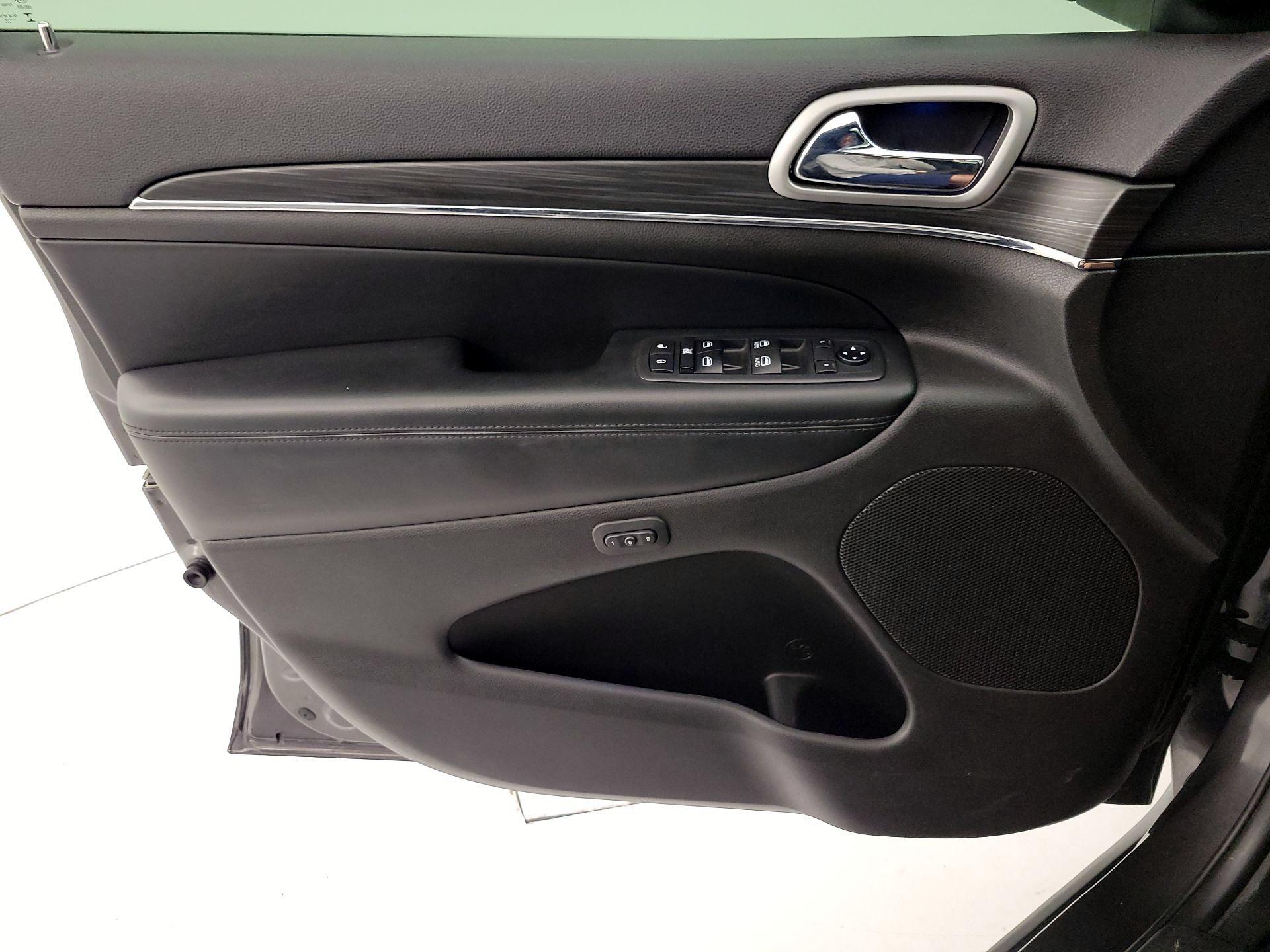 Thumbnail: 2019 Jeep Grand Cherokee - 12