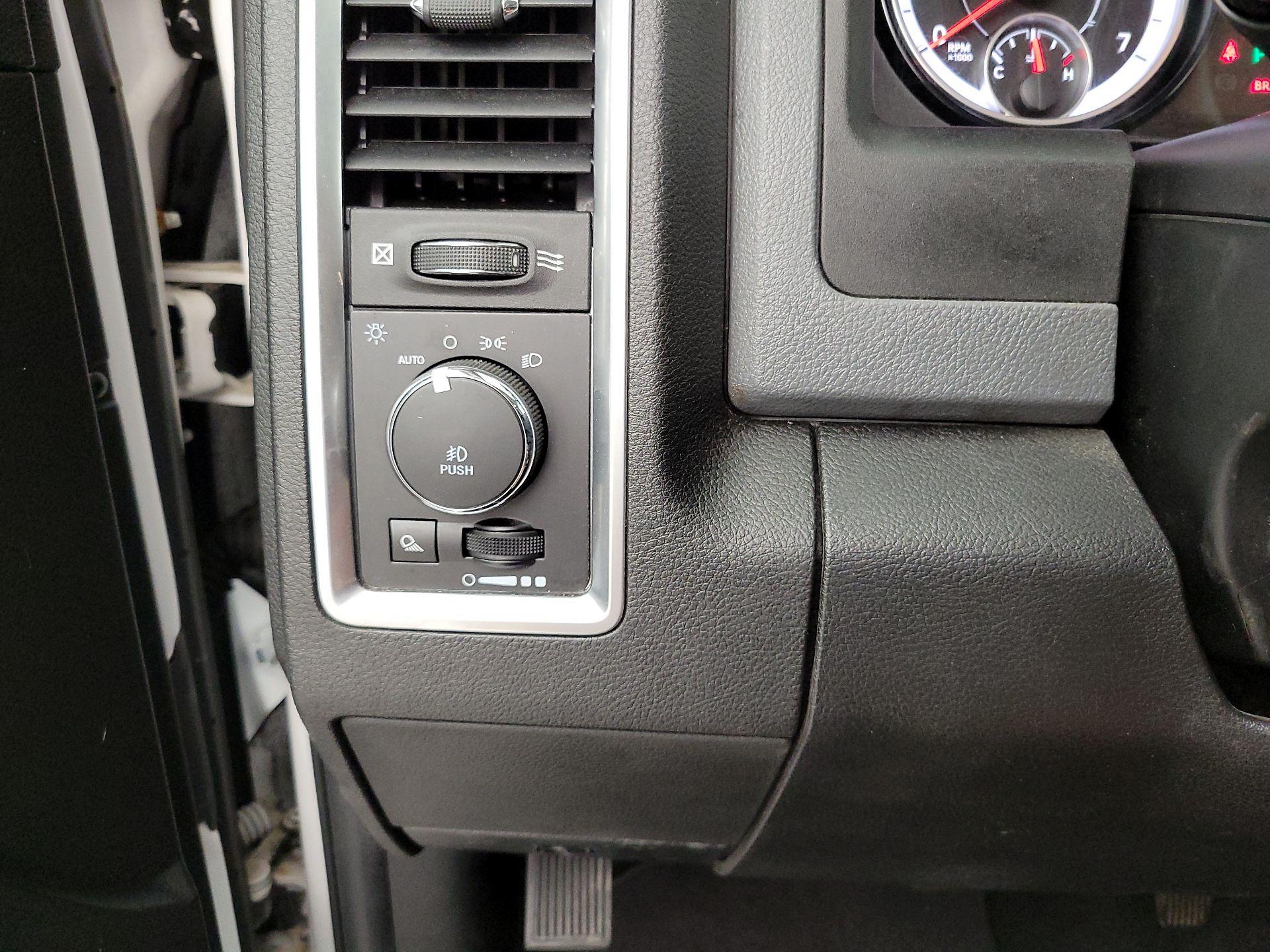 Thumbnail: 2019 RAM 1500 Classic - 13