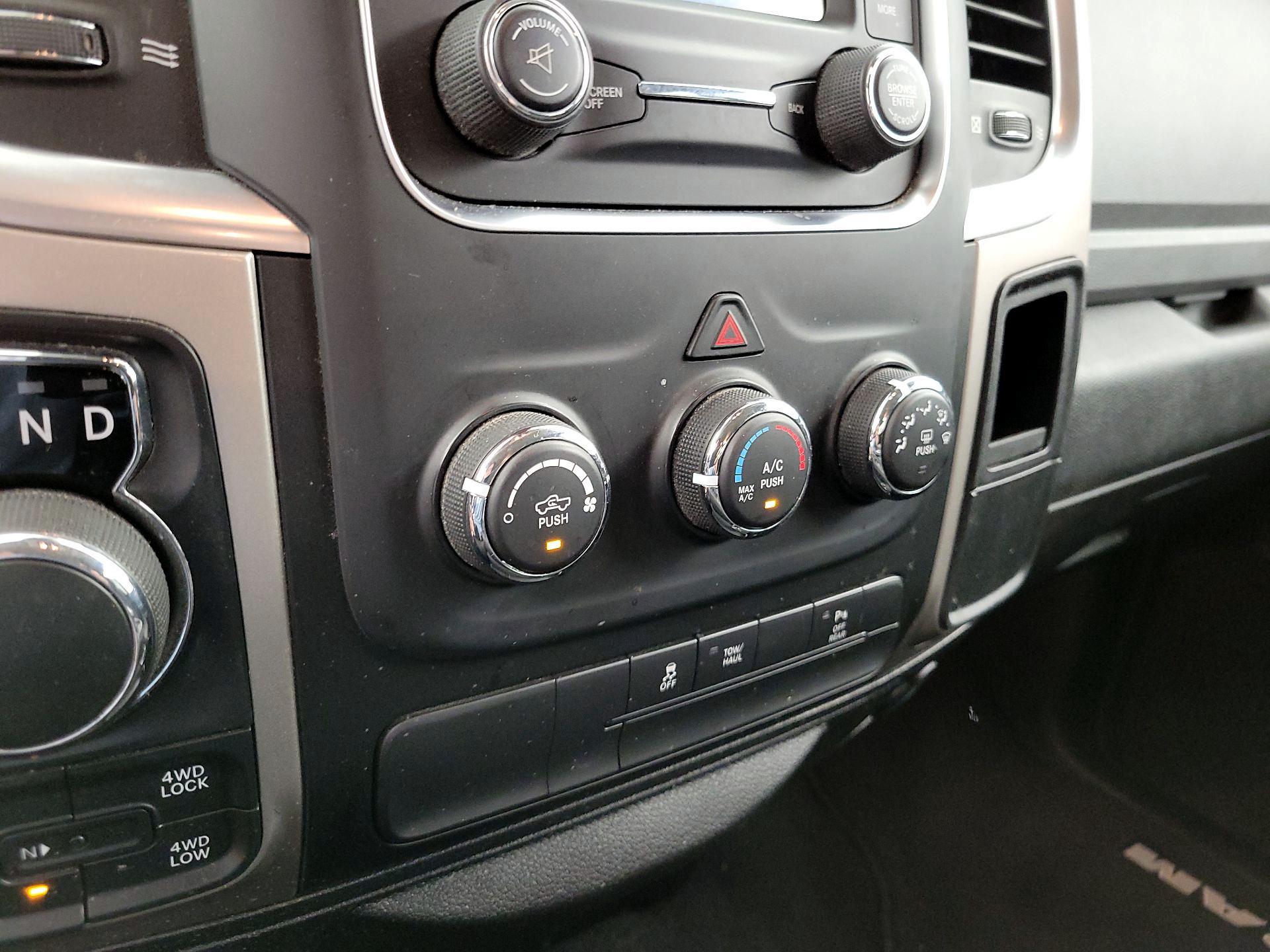 Thumbnail: 2019 RAM 1500 Classic - 16