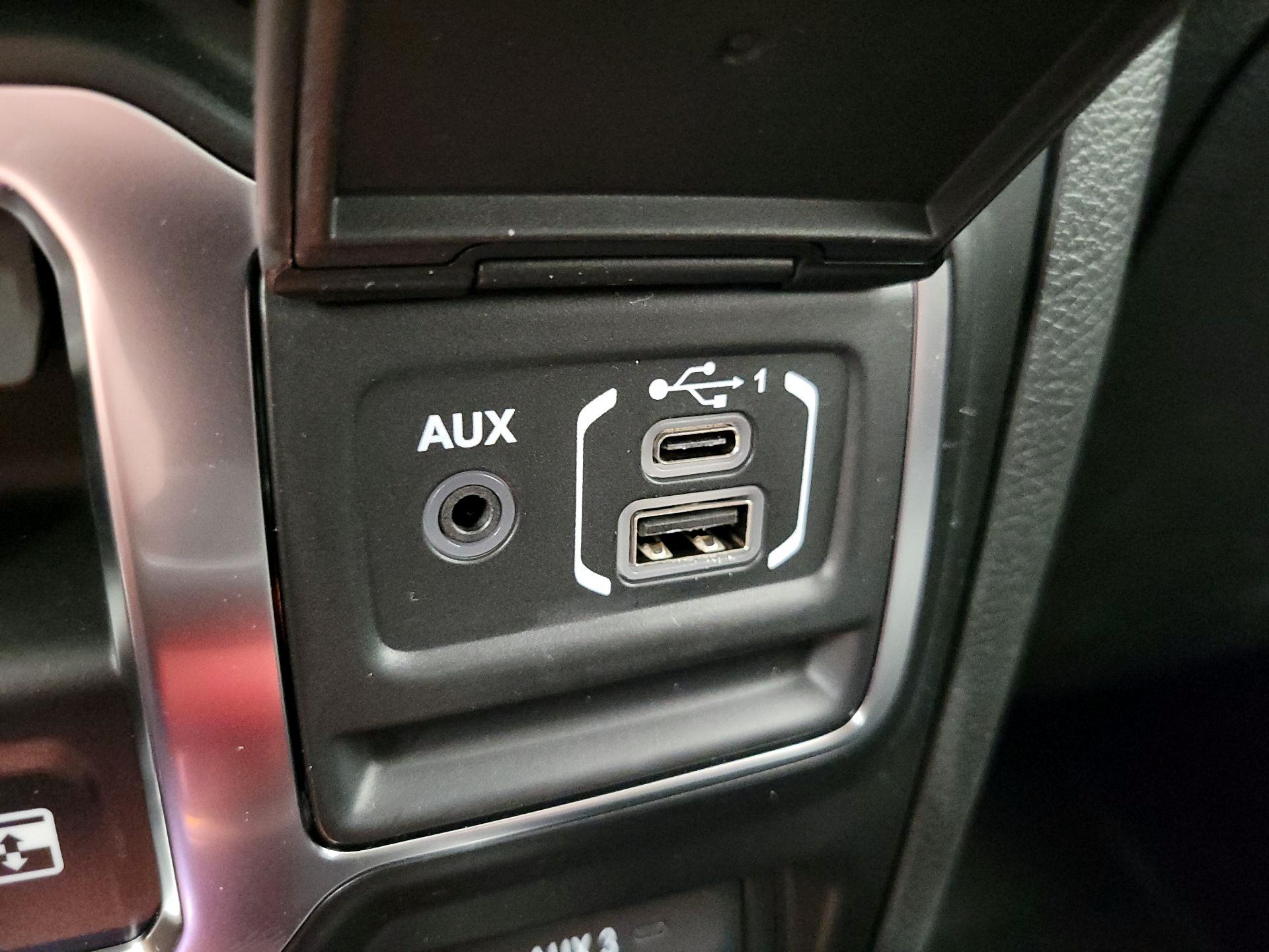 Thumbnail: 2022 Jeep Wrangler - 19