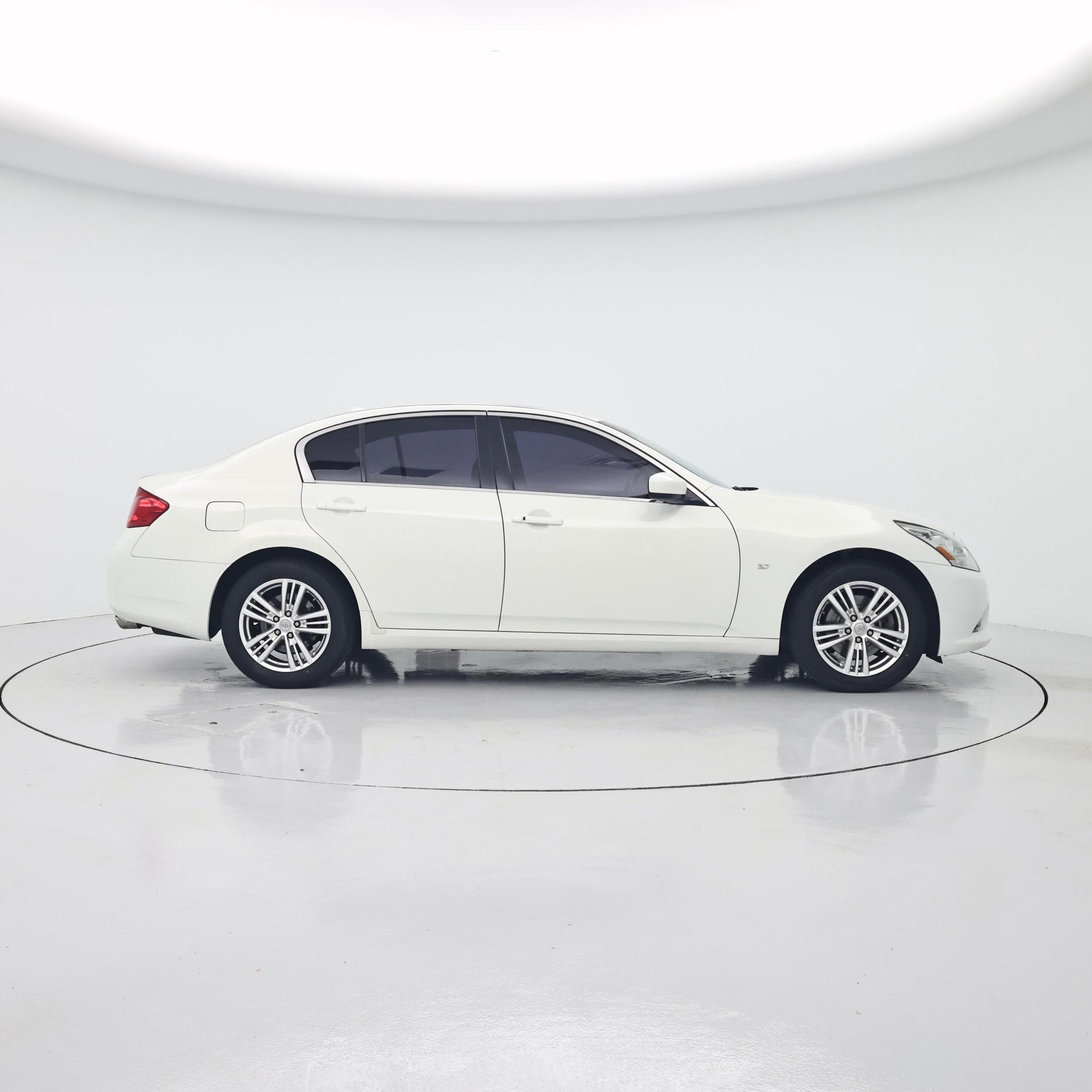 Thumbnail: 2015 INFINITI  - 7