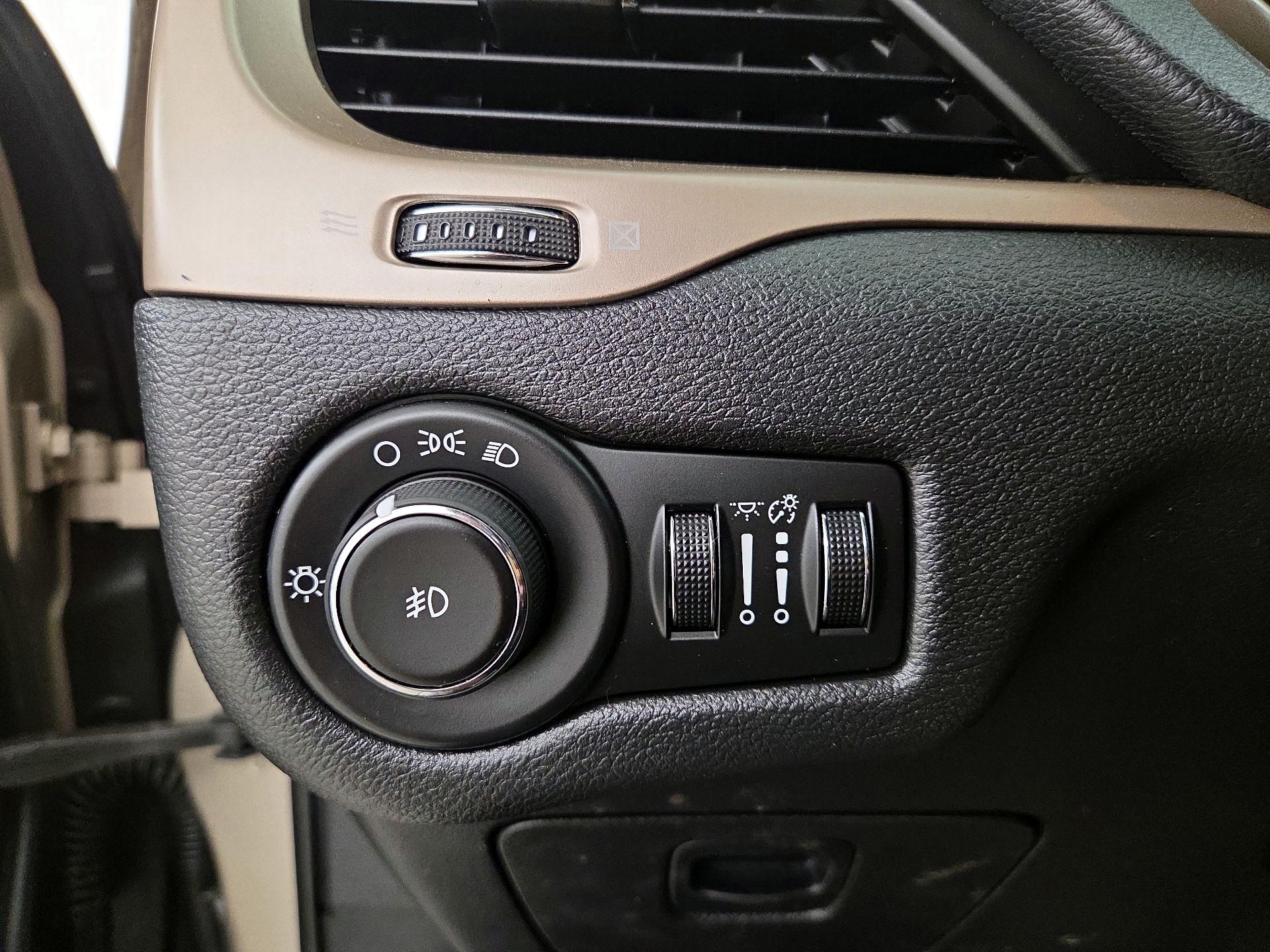 Thumbnail: 2014 Jeep Cherokee - 13