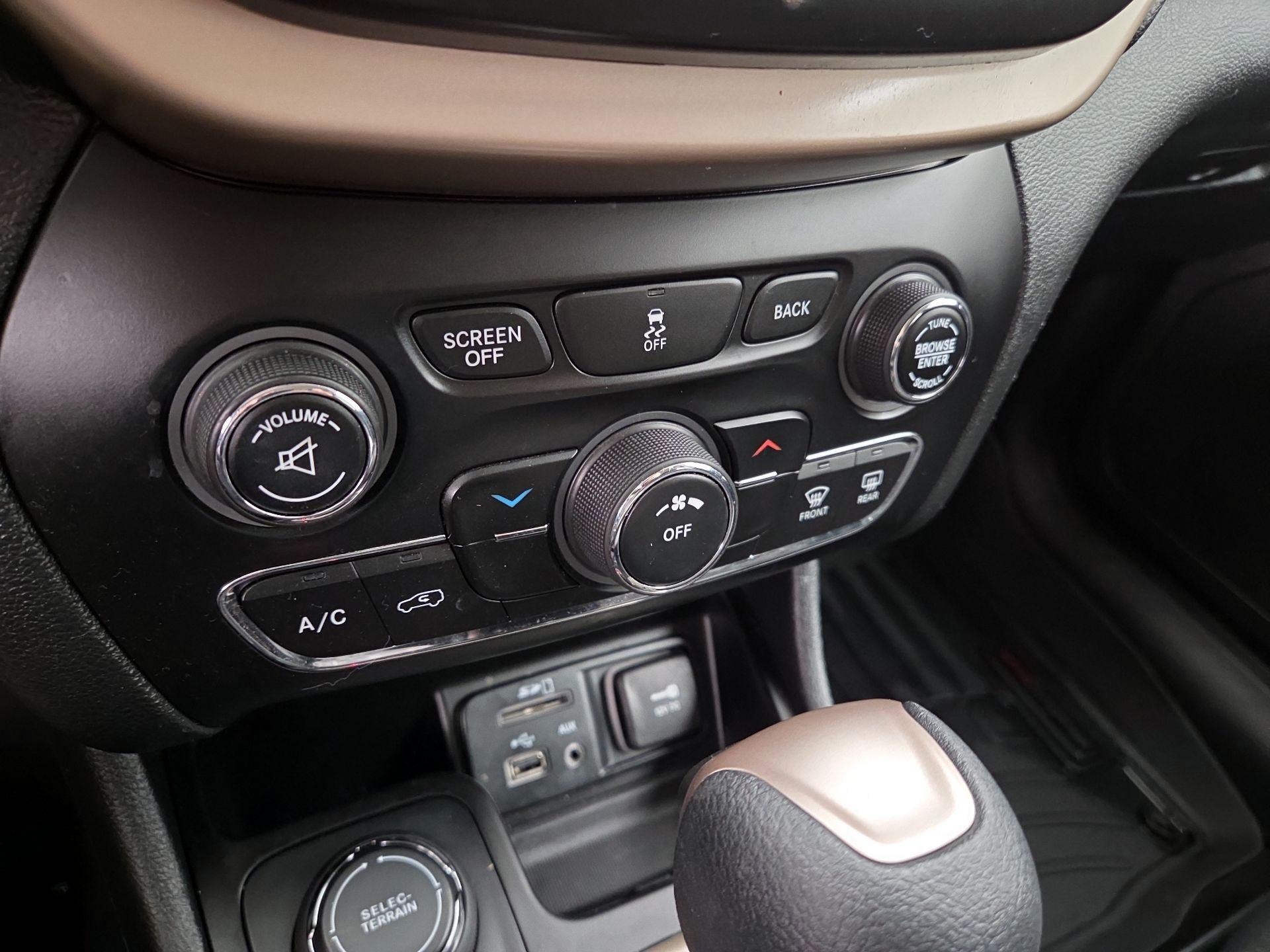 Thumbnail: 2014 Jeep Cherokee - 15