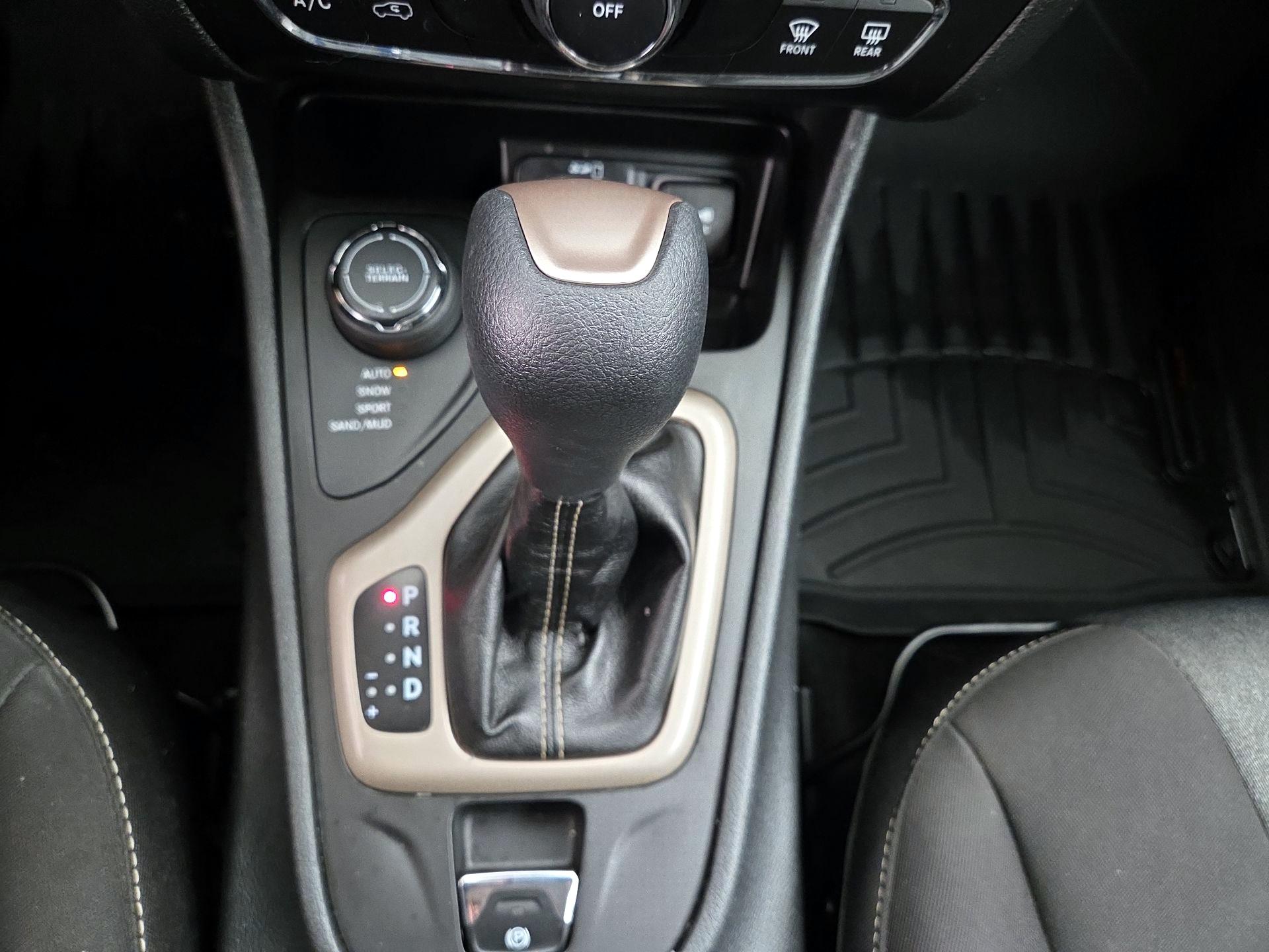 Thumbnail: 2014 Jeep Cherokee - 16