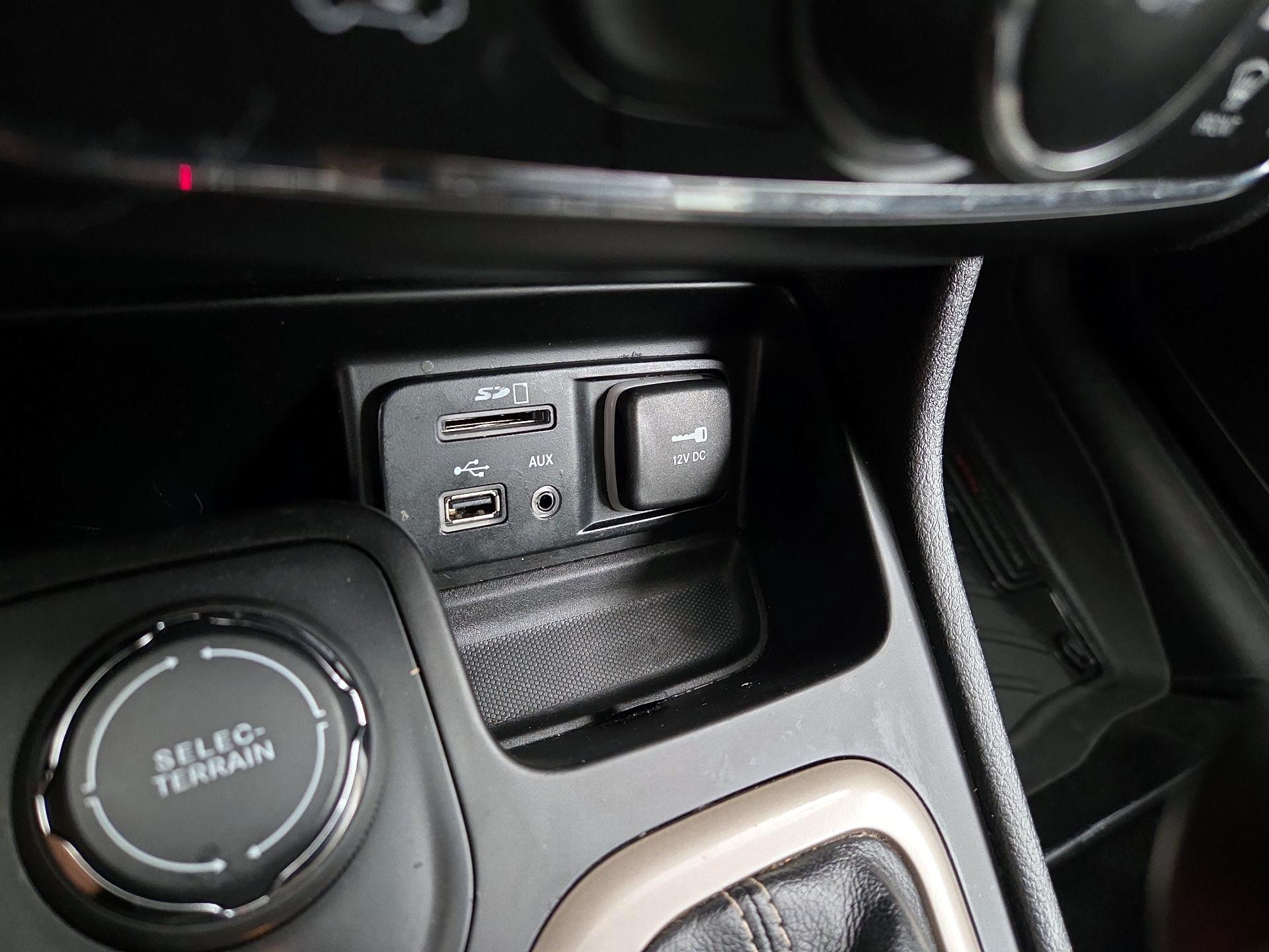 Thumbnail: 2014 Jeep Cherokee - 17