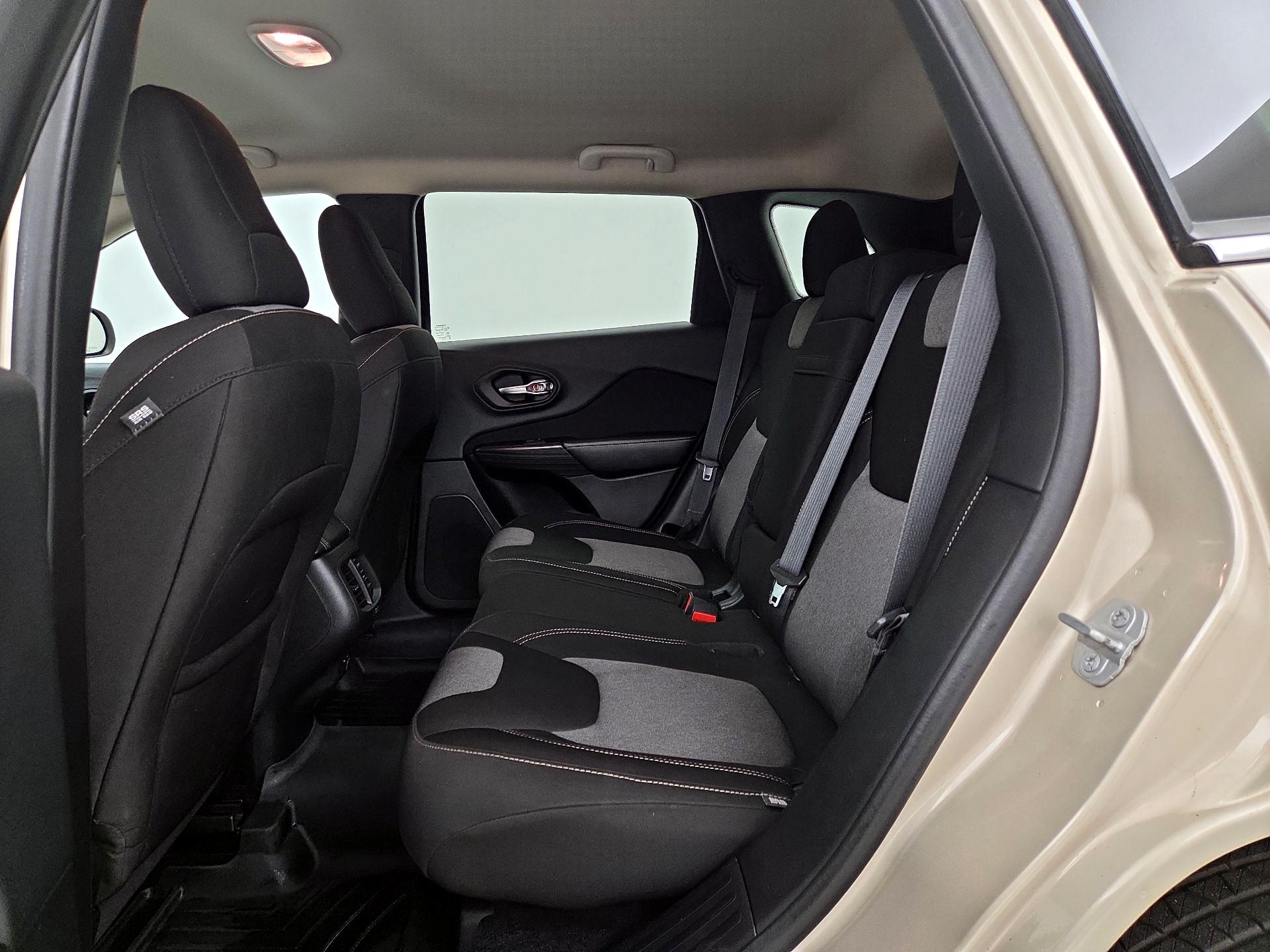 Thumbnail: 2014 Jeep Cherokee - 18
