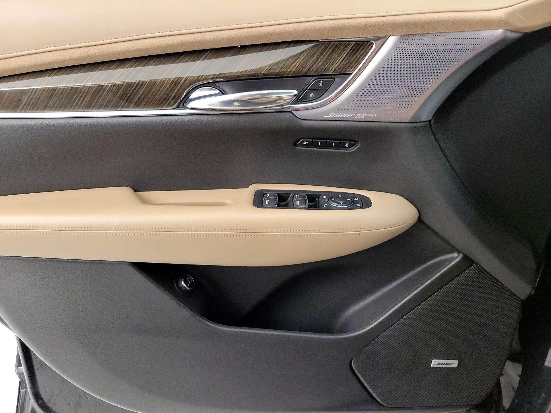 Thumbnail: 2020 Cadillac XT6 - 12