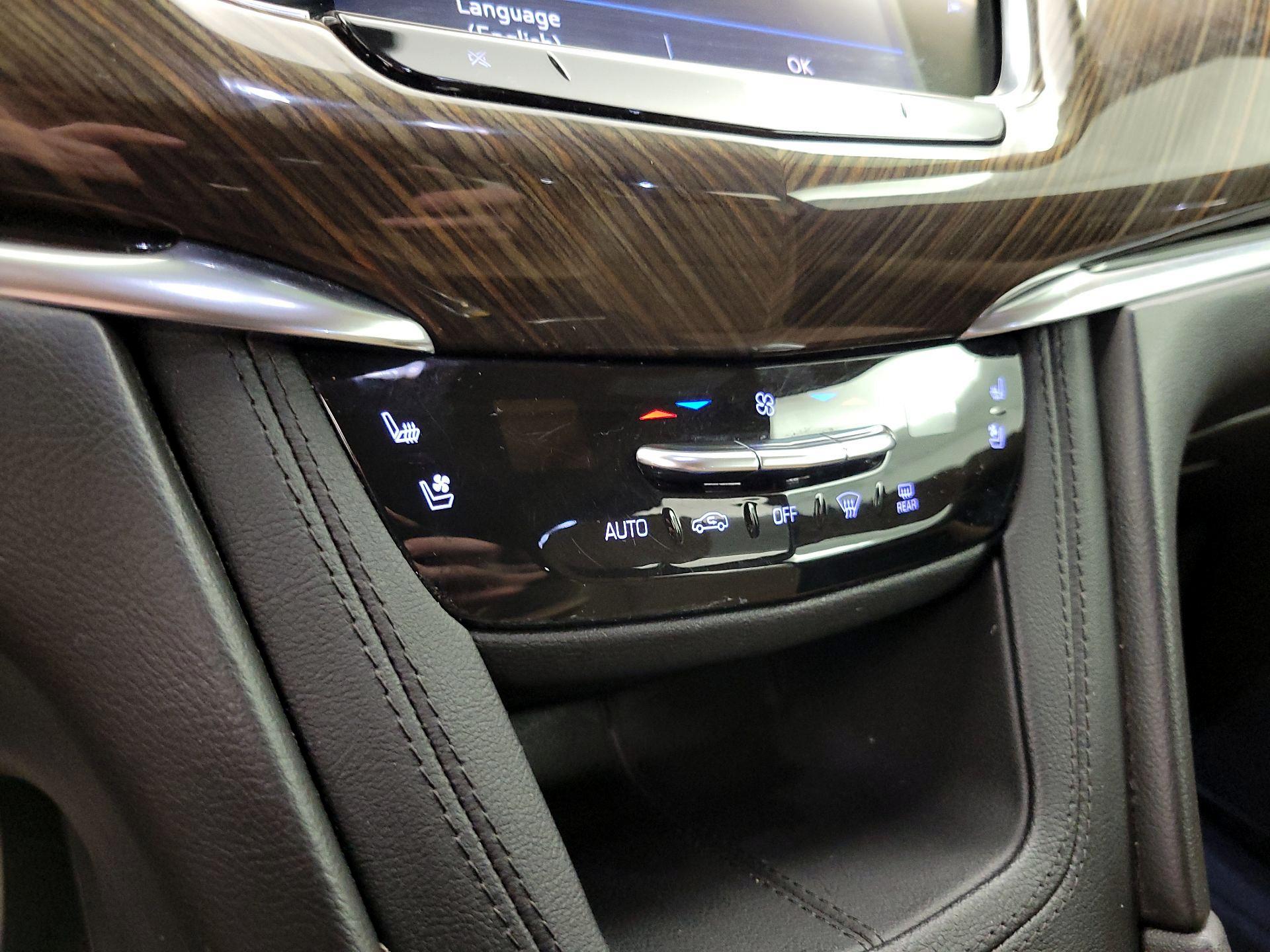 Thumbnail: 2020 Cadillac XT6 - 17