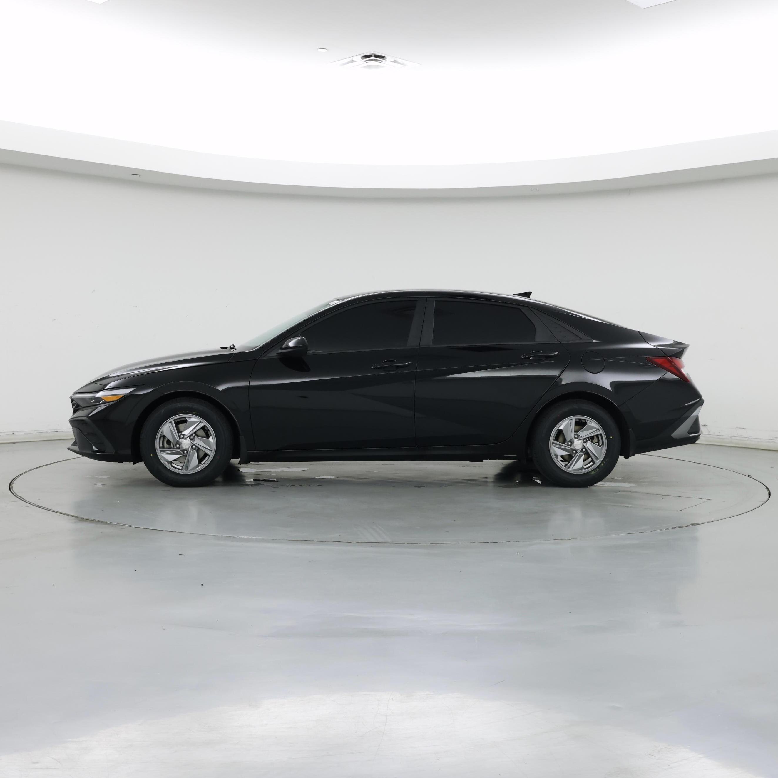 Thumbnail: 2024 Hyundai Elantra - 3