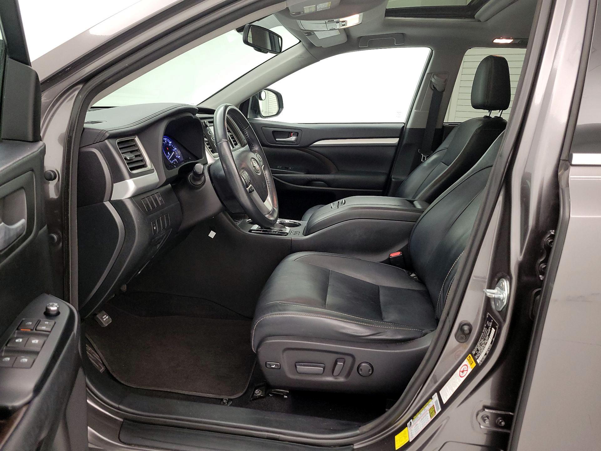 Thumbnail: 2015 Toyota Highlander - 11