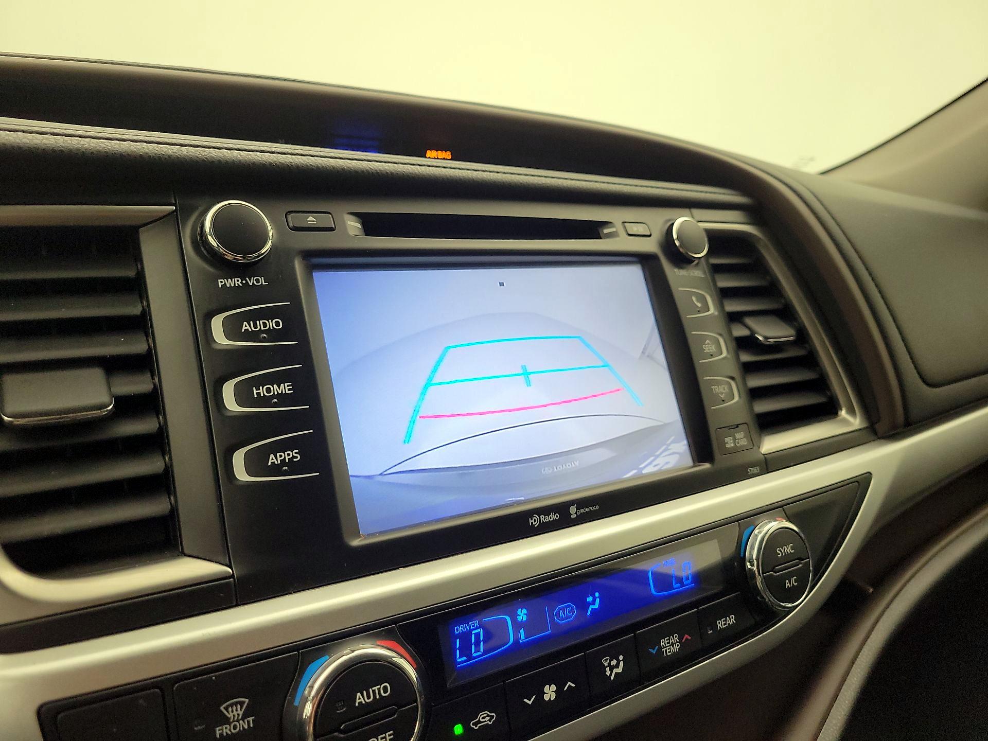Thumbnail: 2015 Toyota Highlander - 14