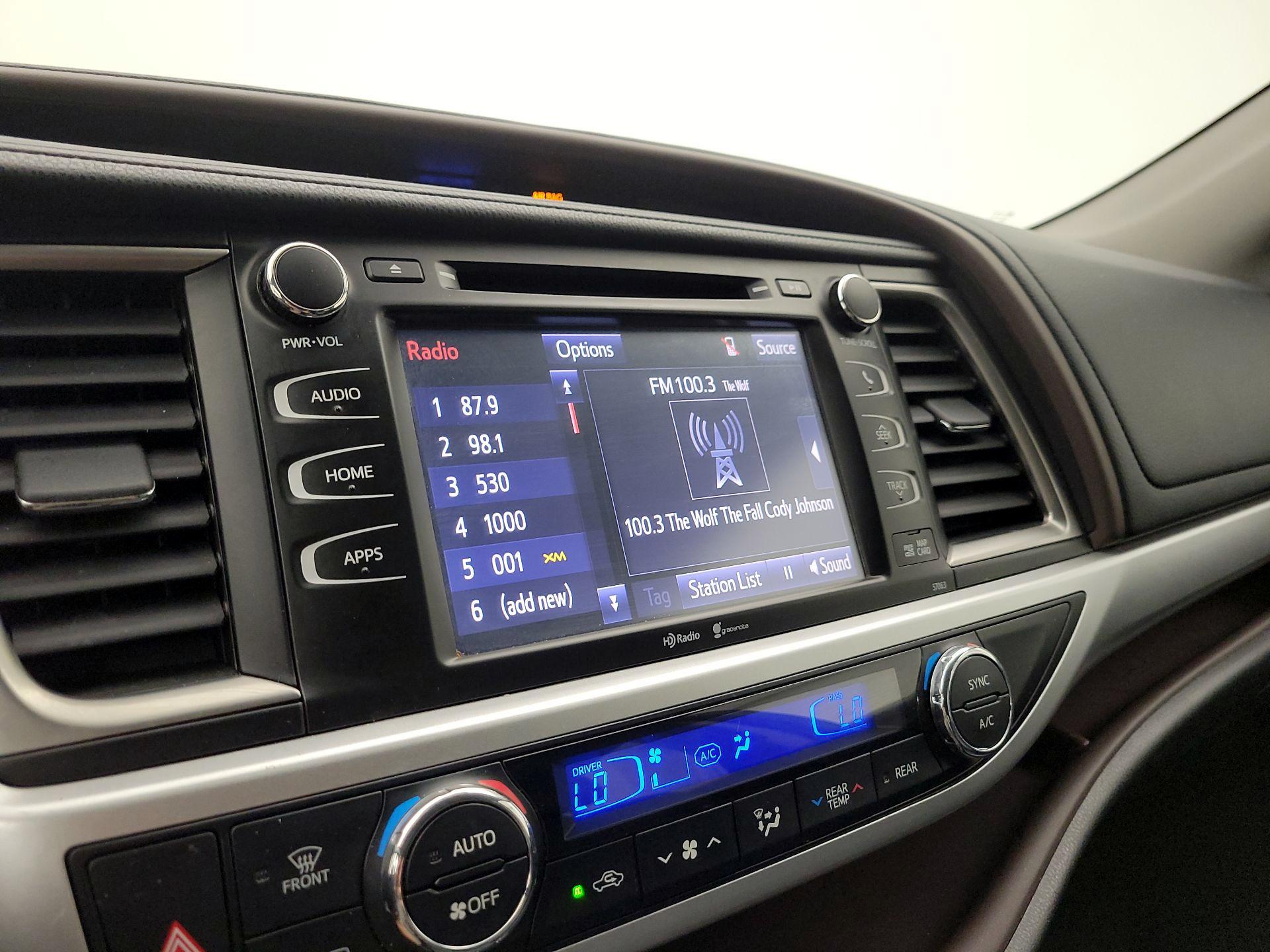 Thumbnail: 2015 Toyota Highlander - 15