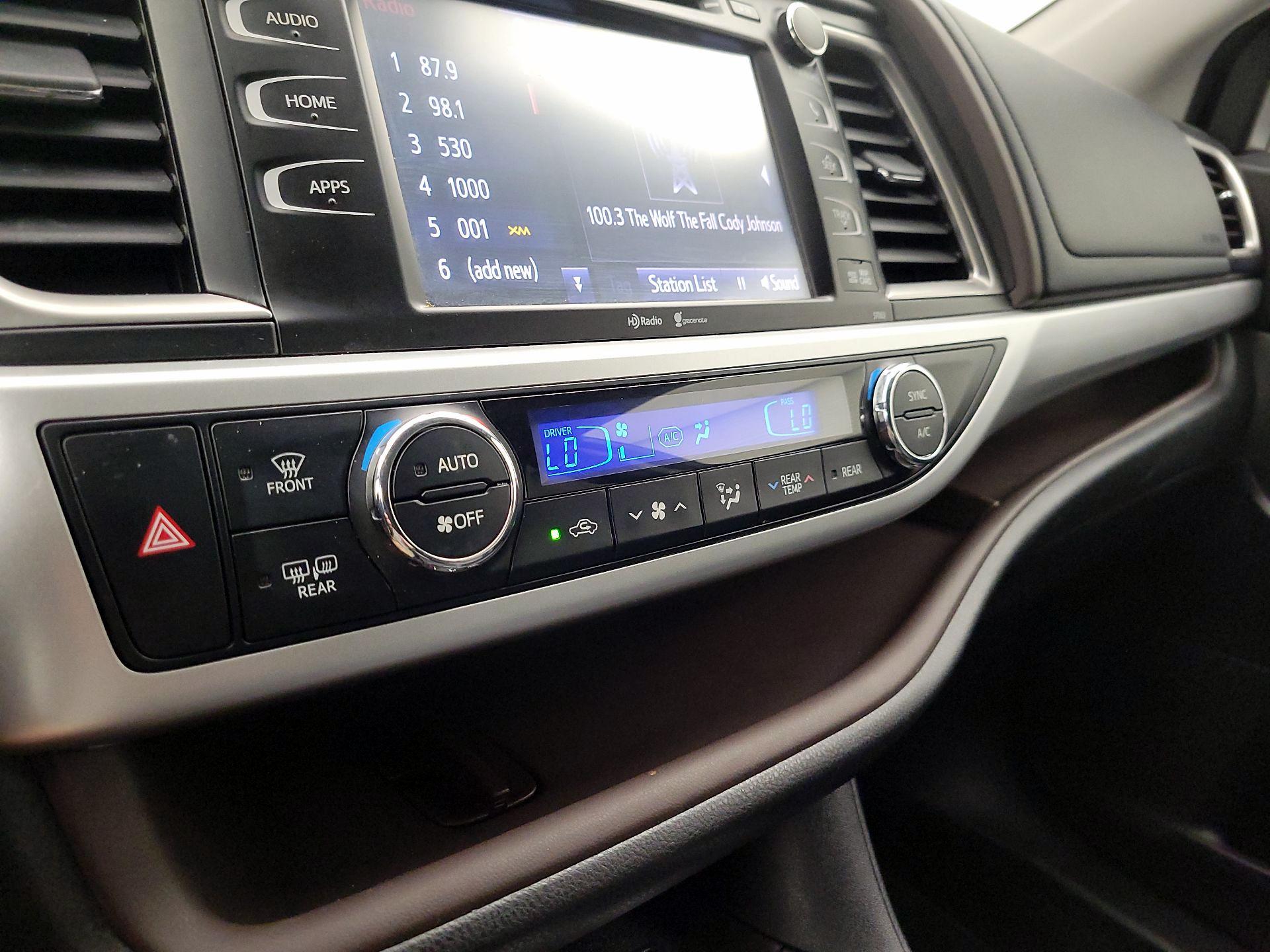 Thumbnail: 2015 Toyota Highlander - 16
