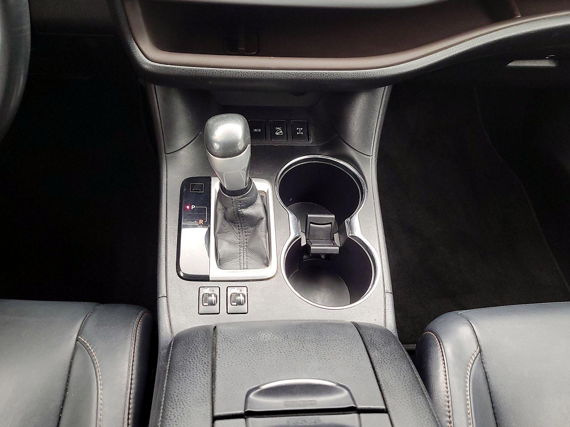 Thumbnail: 2015 Toyota Highlander - 17