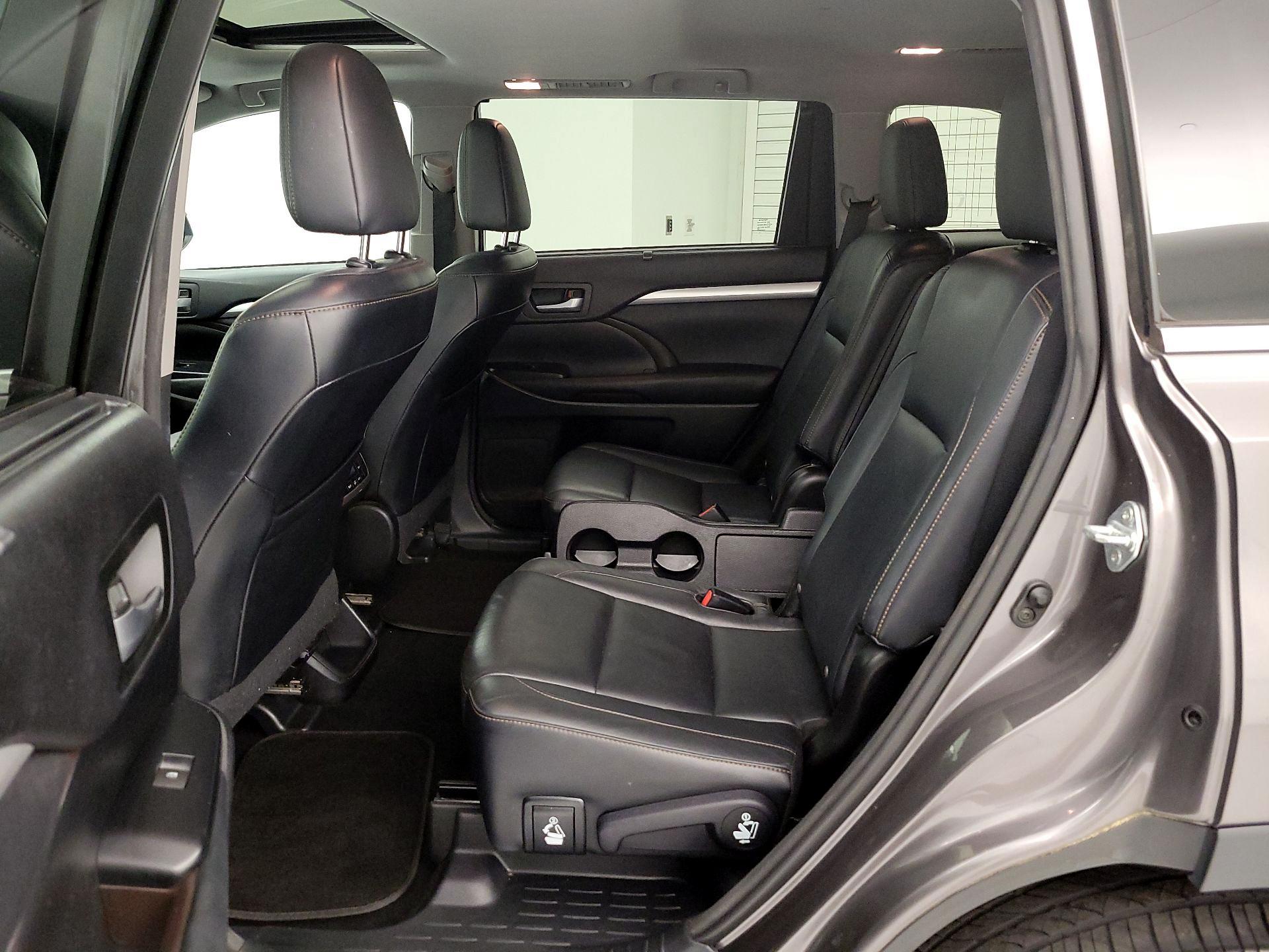 Thumbnail: 2015 Toyota Highlander - 20