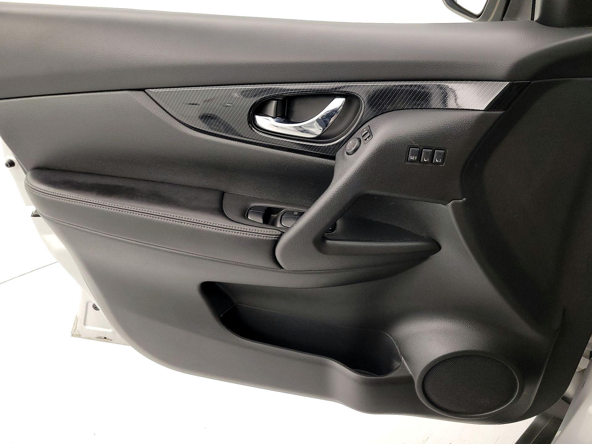 Thumbnail: 2019 Nissan Rogue - 12