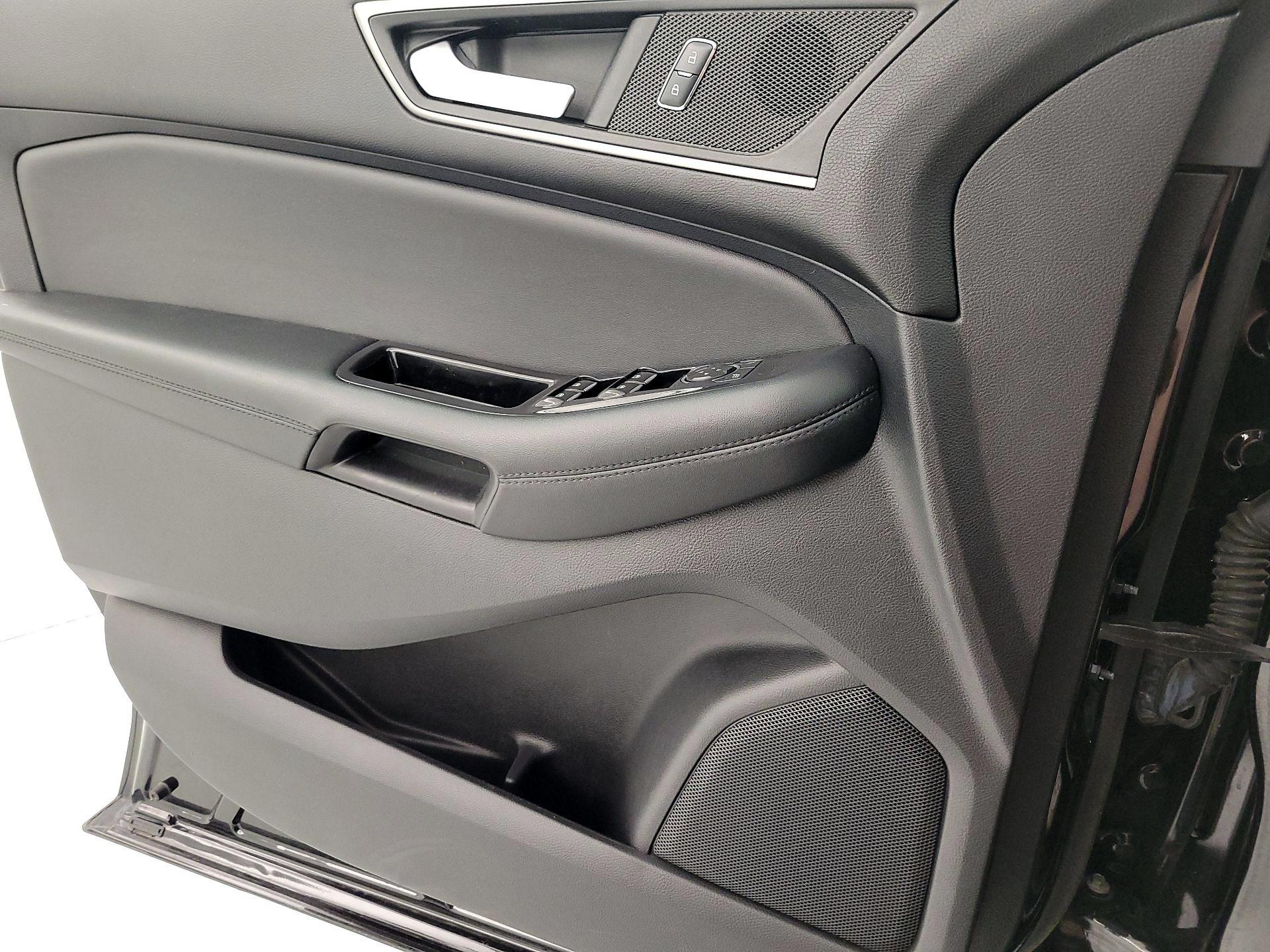 Thumbnail: 2016 Ford Edge - 12