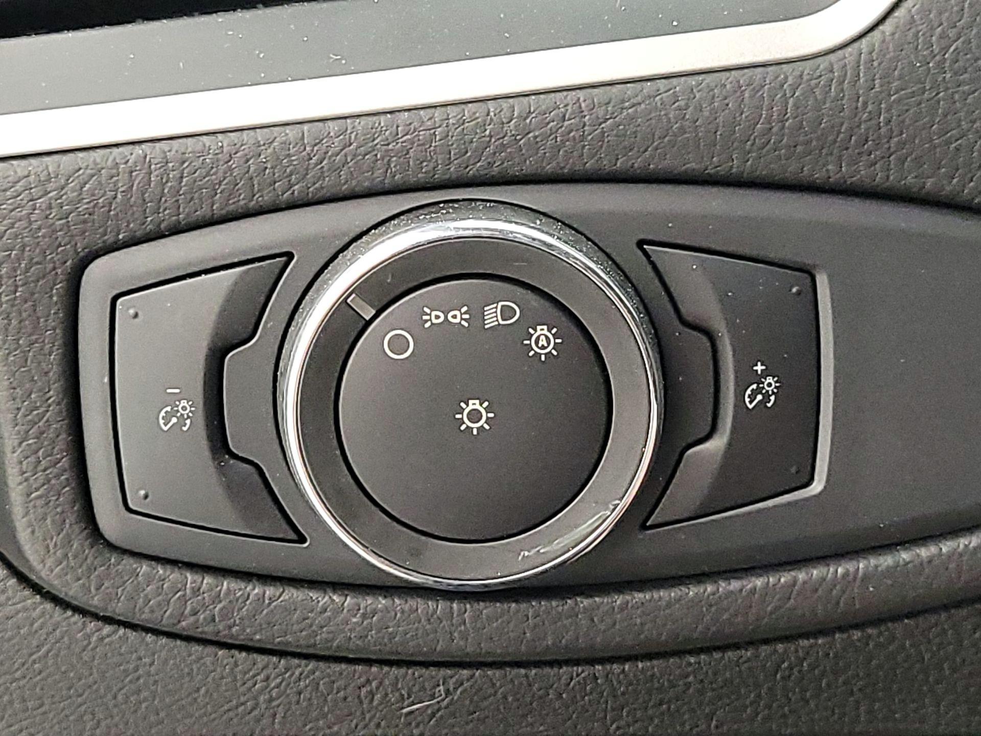 Thumbnail: 2016 Ford Edge - 13